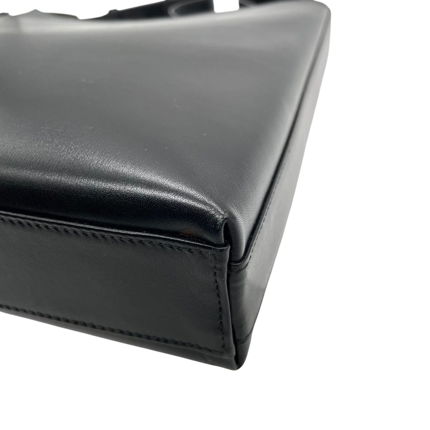 極美品 サルヴァトーレ フェラガモ Salvatore Ferragamo ヴァラ バラ 本革 ブラック 黒 ショルダーバッグ ワンショルダー レザー 上品 シンプルデザイン レディース フォーマル カジュアル A