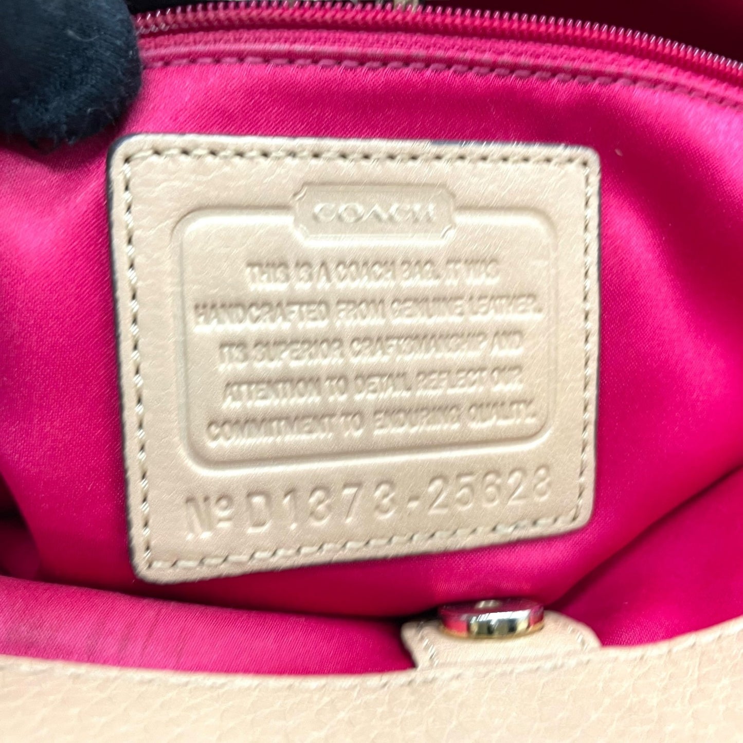 COACH コーチ トートバッグ ハンドバッグ ベージュ レザー ゴールド金具 肩掛け可 ホースロゴ ロゴチャーム ファスナー開閉 レディース E10