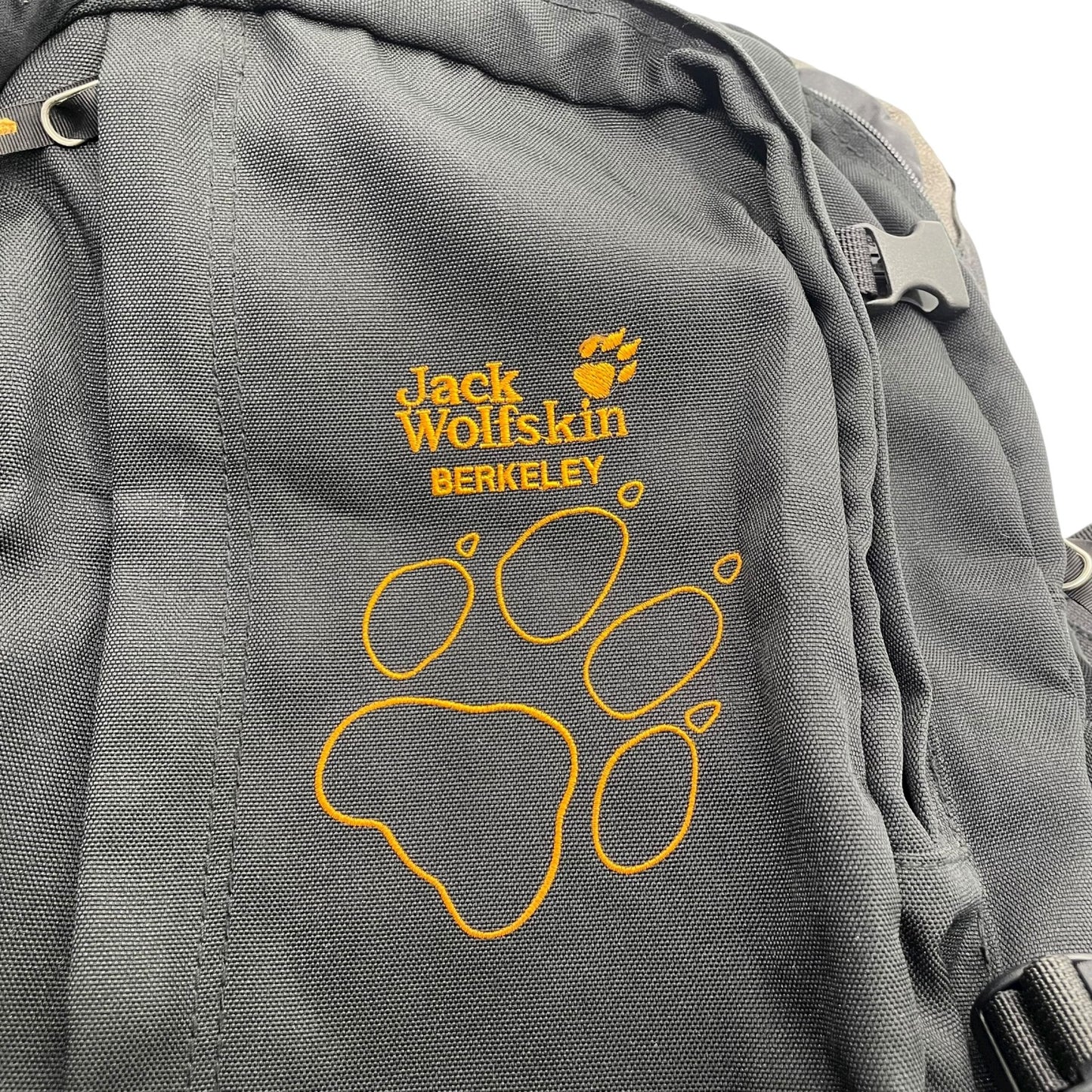 ジャックウルフスキン Jack Wolfskin バークレー BERKELEY リュック バックパック 黒 ブラック 大容量 通勤 通学 U11