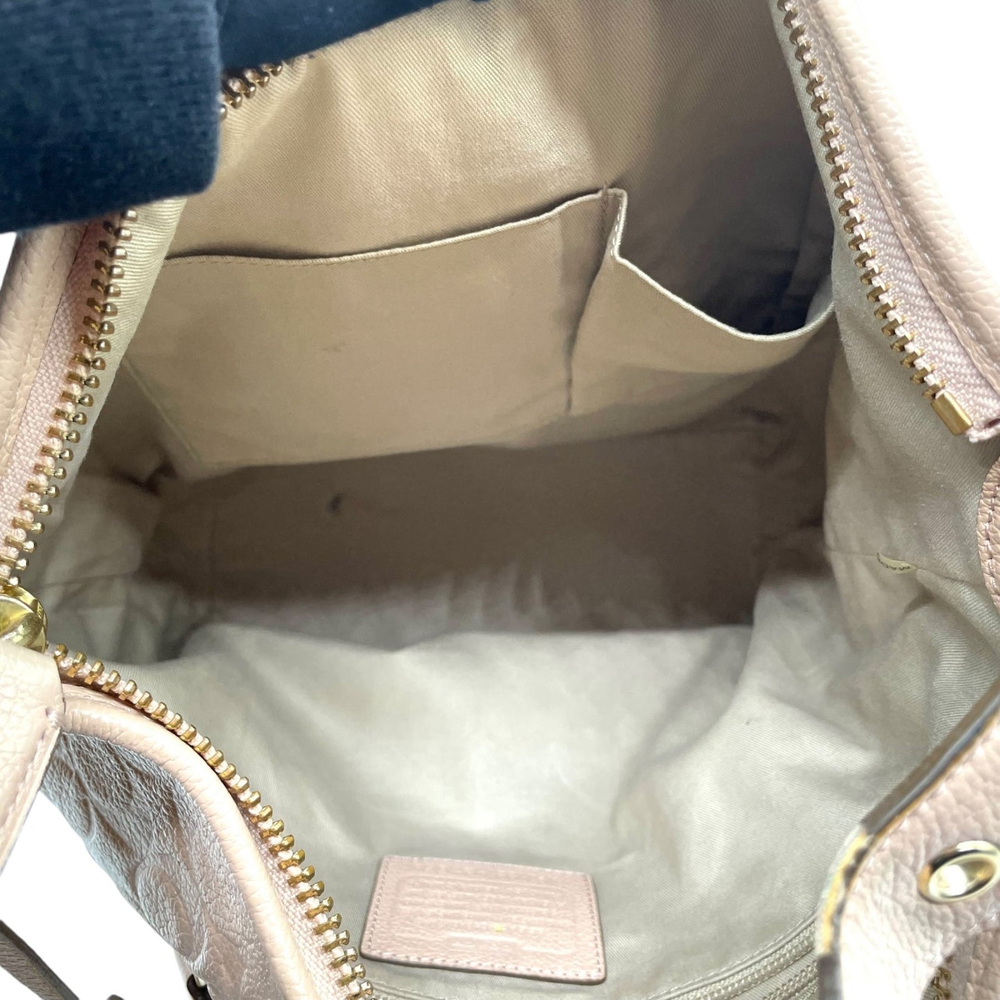 コーチ COACH ショルダーバッグ シグネチャー型押しレザー タッセル付き ベージュ ホーボー トート T3