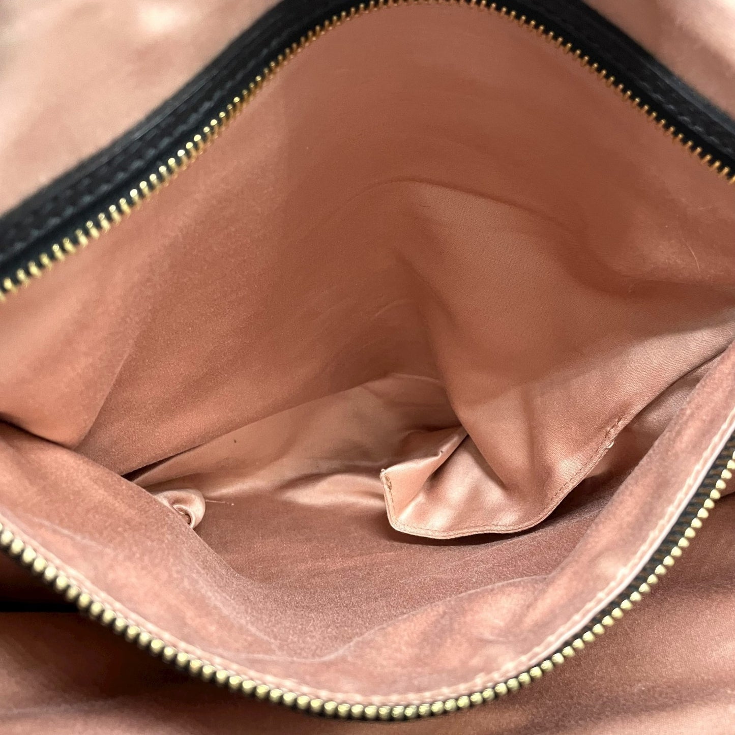 美品 ミュウミュウ MIU MIU レザー トートバッグ 2WAY ショルダー A4対応 黒 ブラック 金金具 ゴールド金具 D