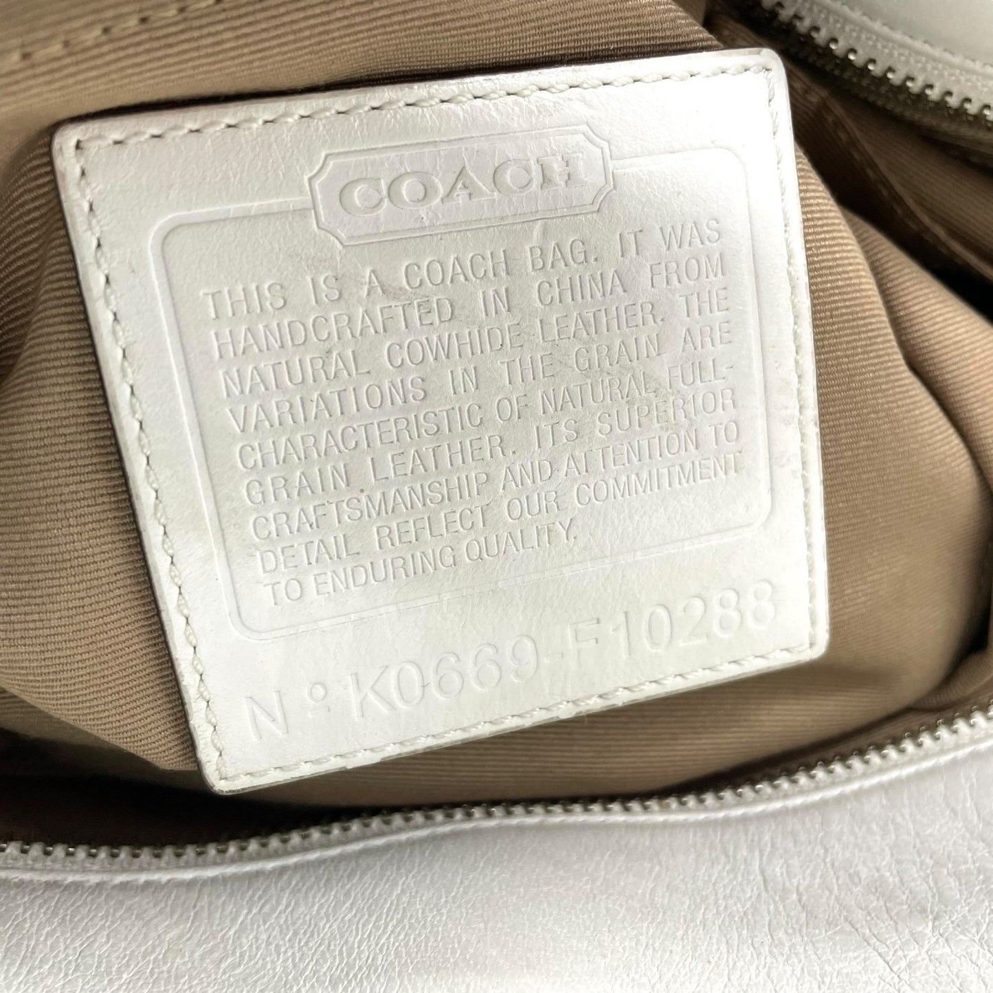 コーチ COACH トートバッグ ホワイト 白 レザー A4収納可 肩掛け可 ロゴチャーム シルバー金具 レディース T1