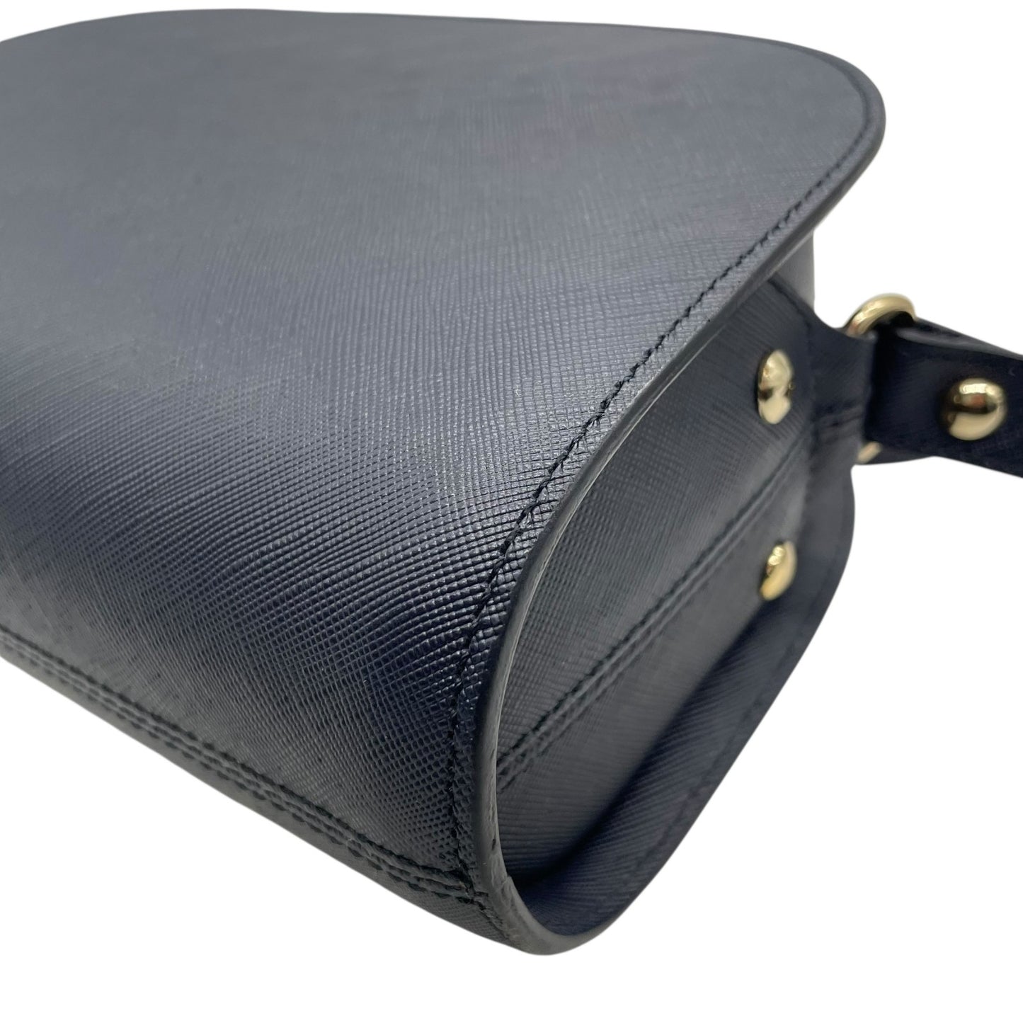 未使用級 アーペーセー A.P.C デミルーン Demi-Lune ショルダーバッグ クロスボディ 紺 ネイビー サフィアーノレザー ゴールド金具 半月型 ハーフムーン ロゴ 斜め掛け可 レディース B2