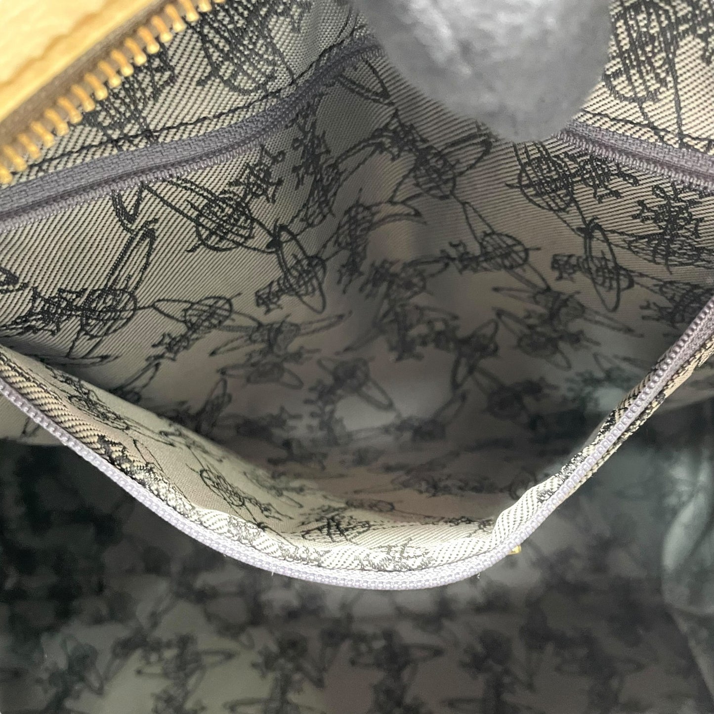 ヴィヴィアンウエストウッド Vivienne Westwood タータンチェック ボストンバッグ ハンドバッグ マルチカラー 赤 レッド 大容量 旅行トラベル C8