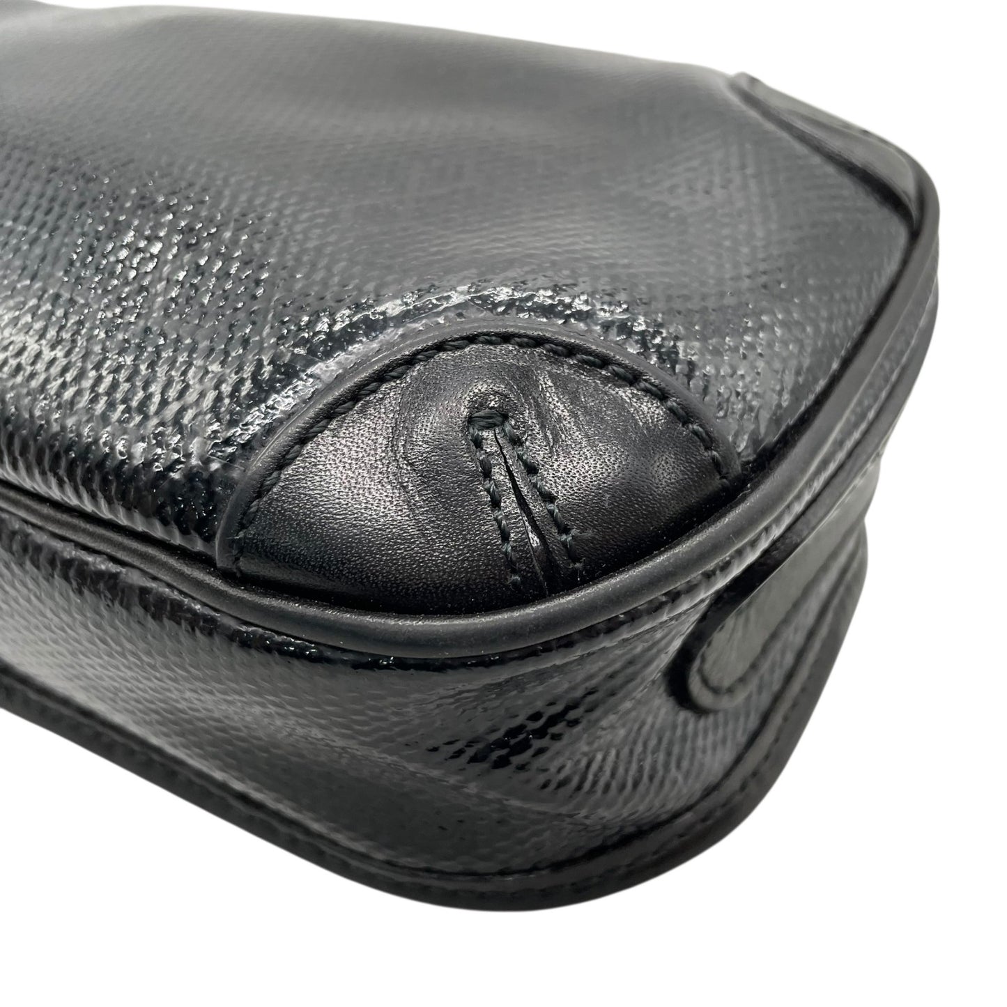 美品 aniary アニアリ ショルダーバッグ カメラバッグ 黒 ブラック パテントレザー ブラック金具 斜め掛け可 クロシェット メンズ レディース Q