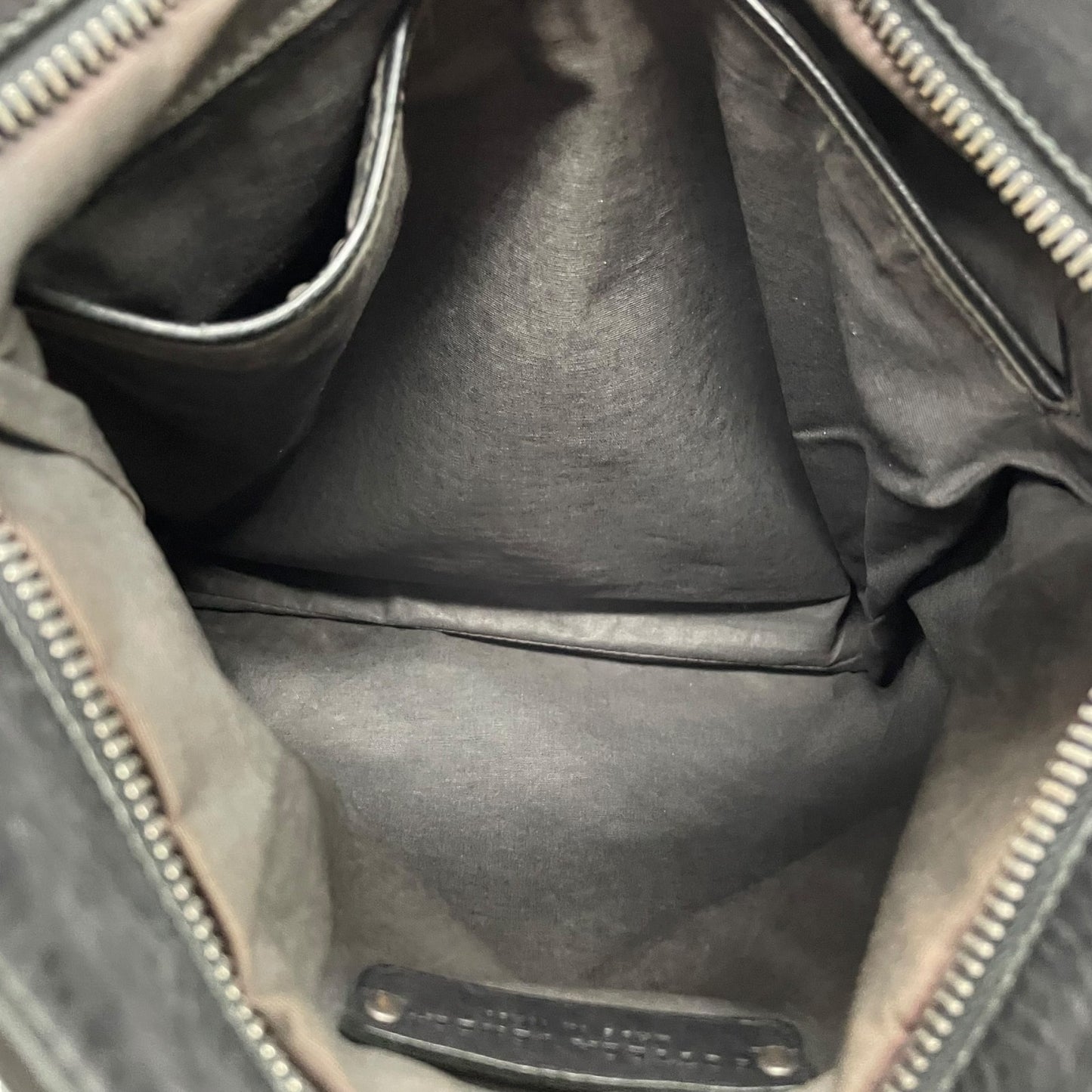 美品 BOTTEGA VENETA ボッテガヴェネタ イントレチャート ショルダーバッグ 276356 レザー 本革 ブラック 黒 ブラック金具 斜め掛け可 サコッシュ メンズ レディース K3