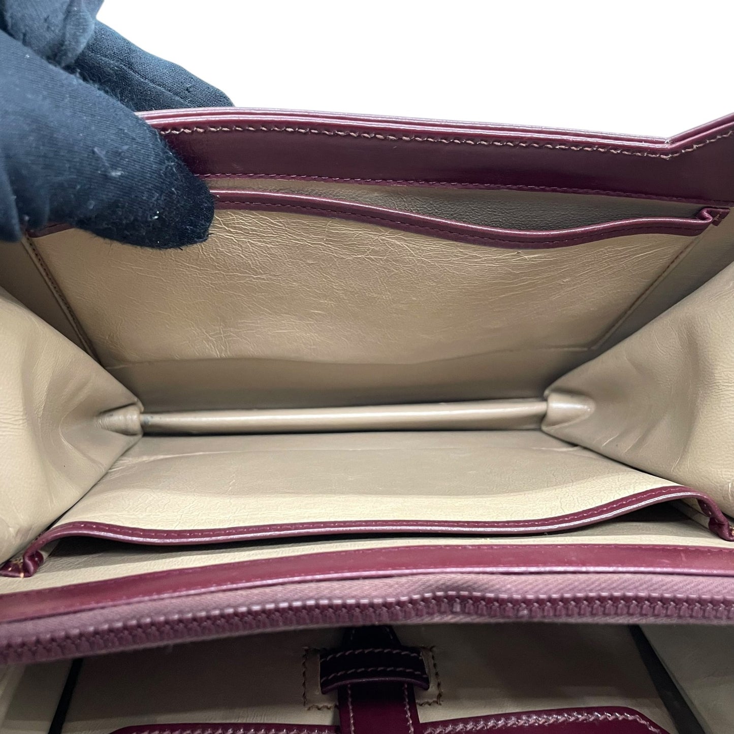 GUCCI グッチ ショルダーバッグ レザー 赤 ボルドー ワインレッド ゴールド金具 肩掛け可 斜め掛け可 ターンロック ヴィンテージ オールドグッチ レディース Z3