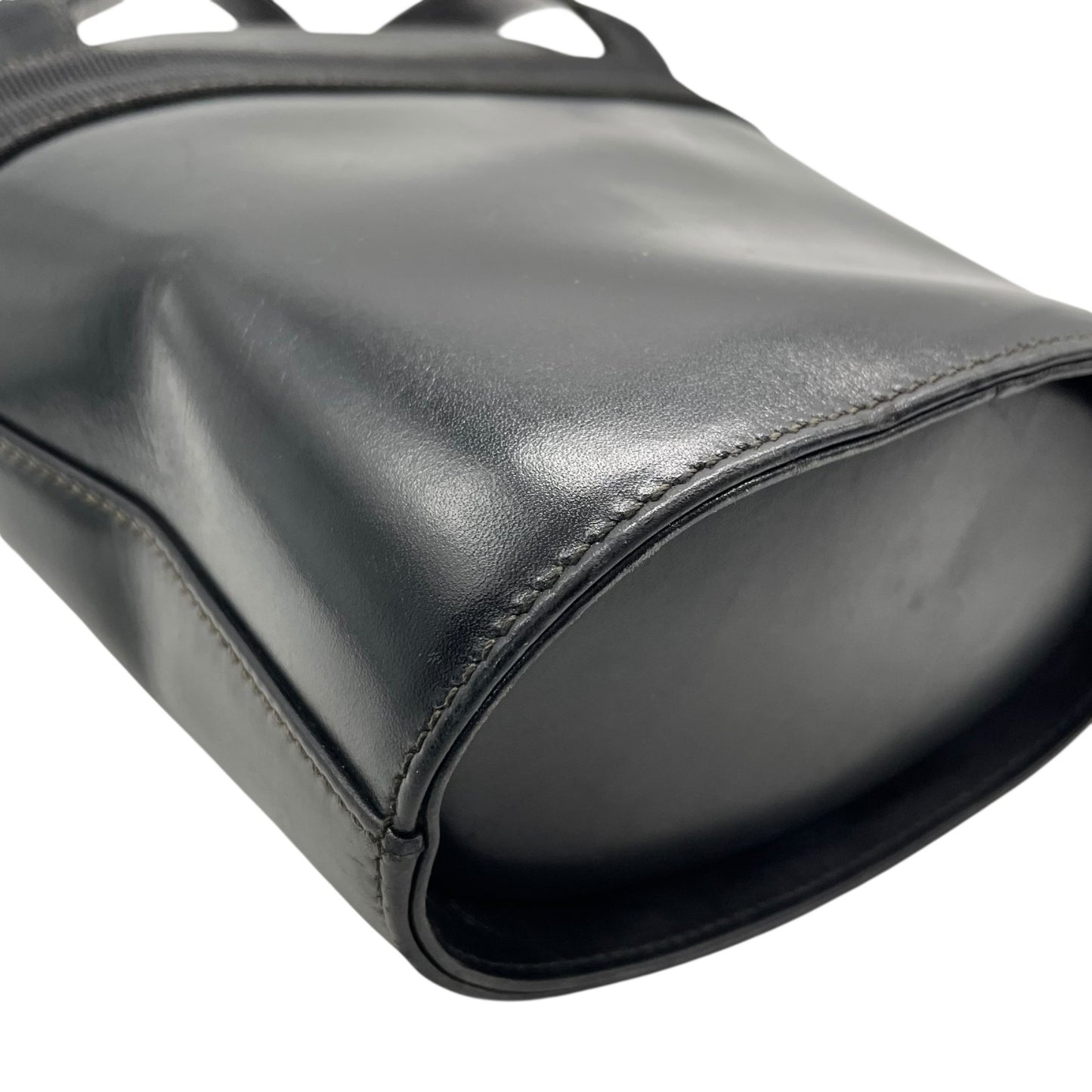 Salvatore Ferragamo サルヴァトーレ フェラガモ BA216161 ハンドバッグ ヴァラリボン 黒 ブラック レザー ゴールド金具 バケツ型 ヴィンテージ レディース B4