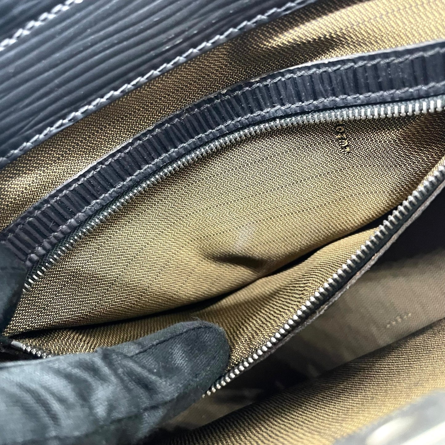 FENDI フェンディ トートバッグ ショルダーバッグ ワンショルダー 黒 ブラック エピレザー ロゴ型押し シルバー金具 FFロゴ 大容量 ヴィンテージ オールド C