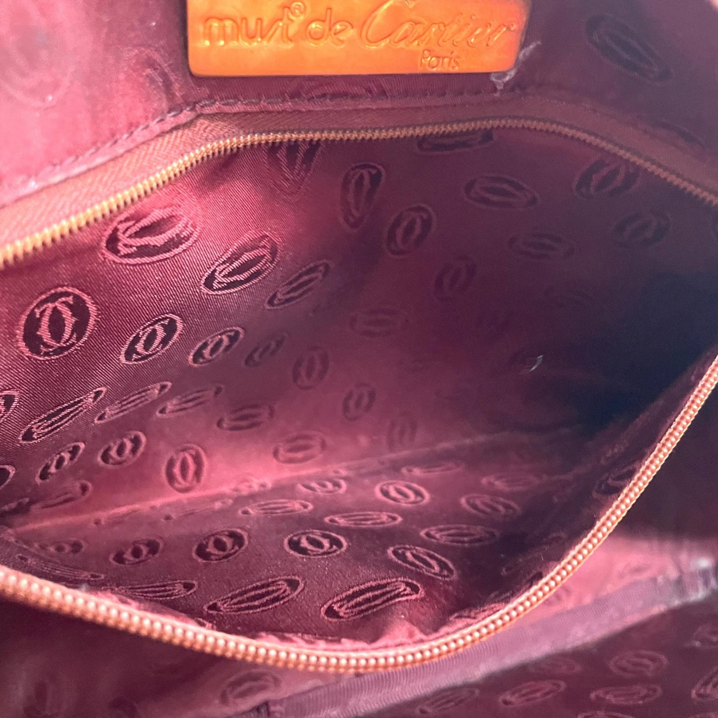 美品 Cartier カルティエ マストライン ショルダーバッグ 赤 ボルドー ワインレッド レザー ゴールド金具 ロゴ 2Cモチーフ カメラバッグ 斜め掛け可 レディース Z1