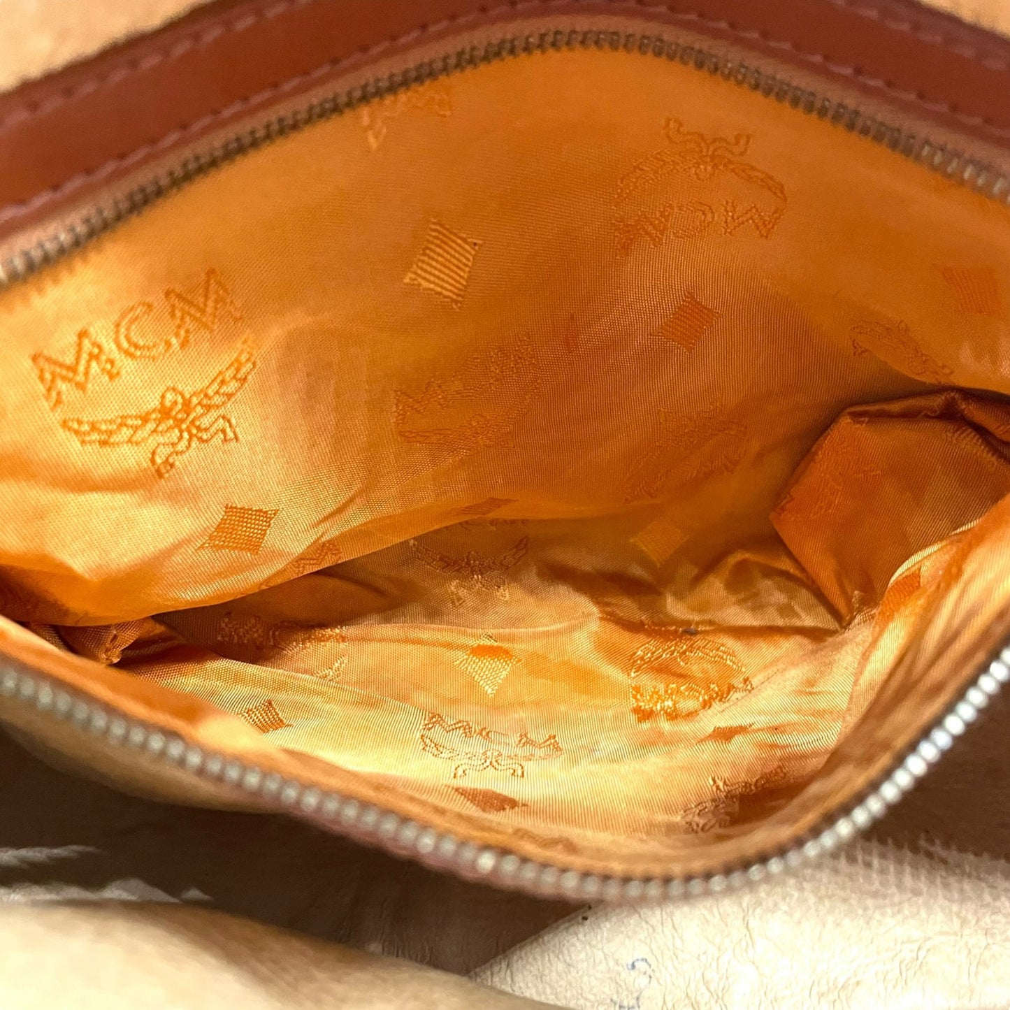 MCM エムシーエム ショルダーバッグ メッセンジャーバッグ ヴィセトス PVC レザー ブラウン 茶色 ゴールド金具 総柄 クロスボディ 斜め掛け ユニセックス K8