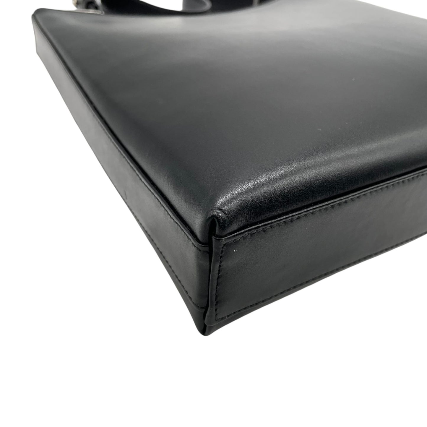 極美品 サルヴァトーレ フェラガモ Salvatore Ferragamo ヴァラ バラ 本革 ブラック 黒 ショルダーバッグ ワンショルダー レザー 上品 シンプルデザイン レディース フォーマル カジュアル A