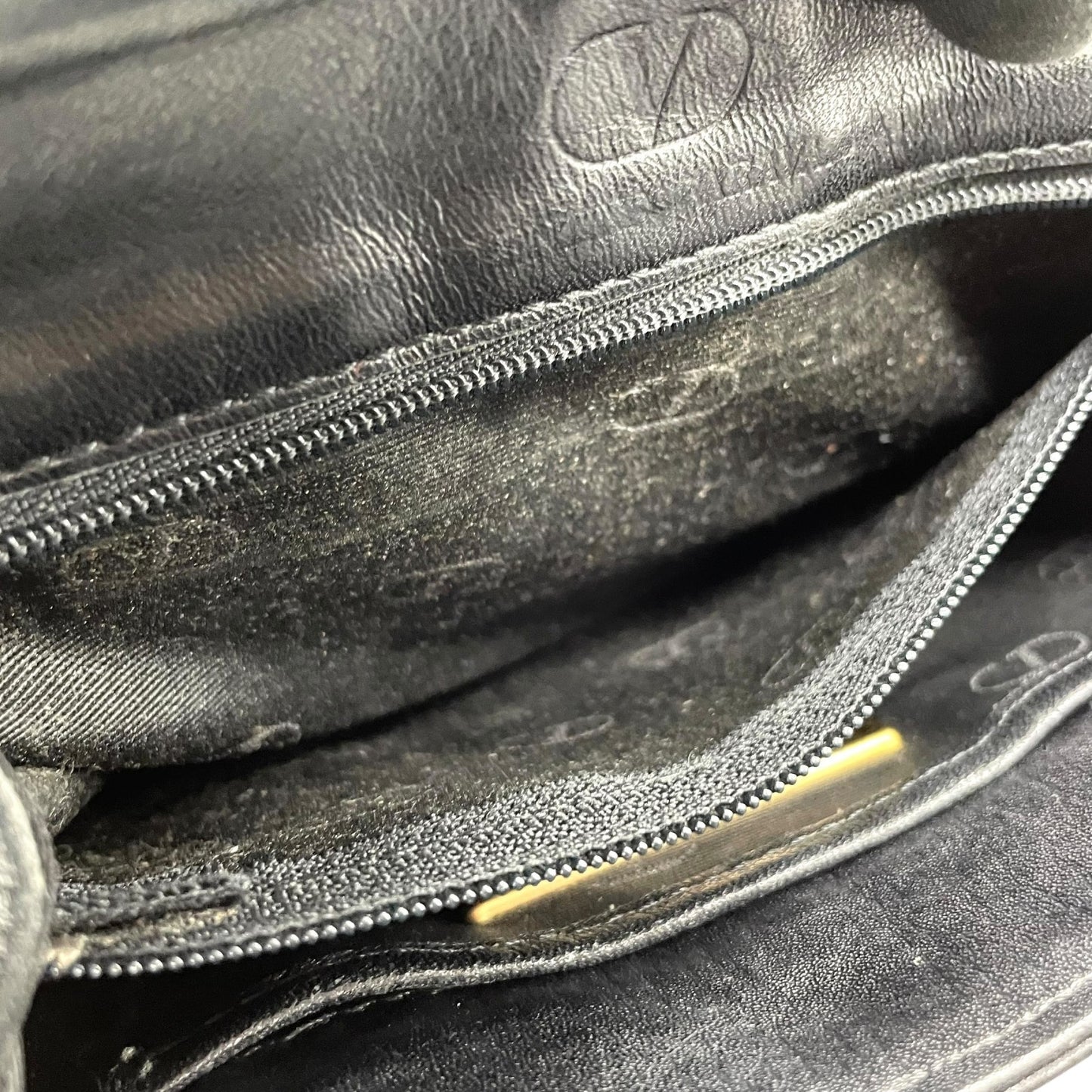 VALENTINO GARAVANI ヴァレンティノ ガラヴァーニ リュックサック バックパック フラップ付き 本革 レザー ブラック ロゴ メンズ レディース K5