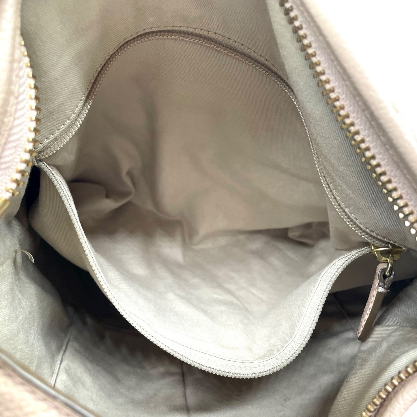 コーチ COACH ショルダーバッグ シグネチャー型押しレザー タッセル付き ベージュ ホーボー トート T3