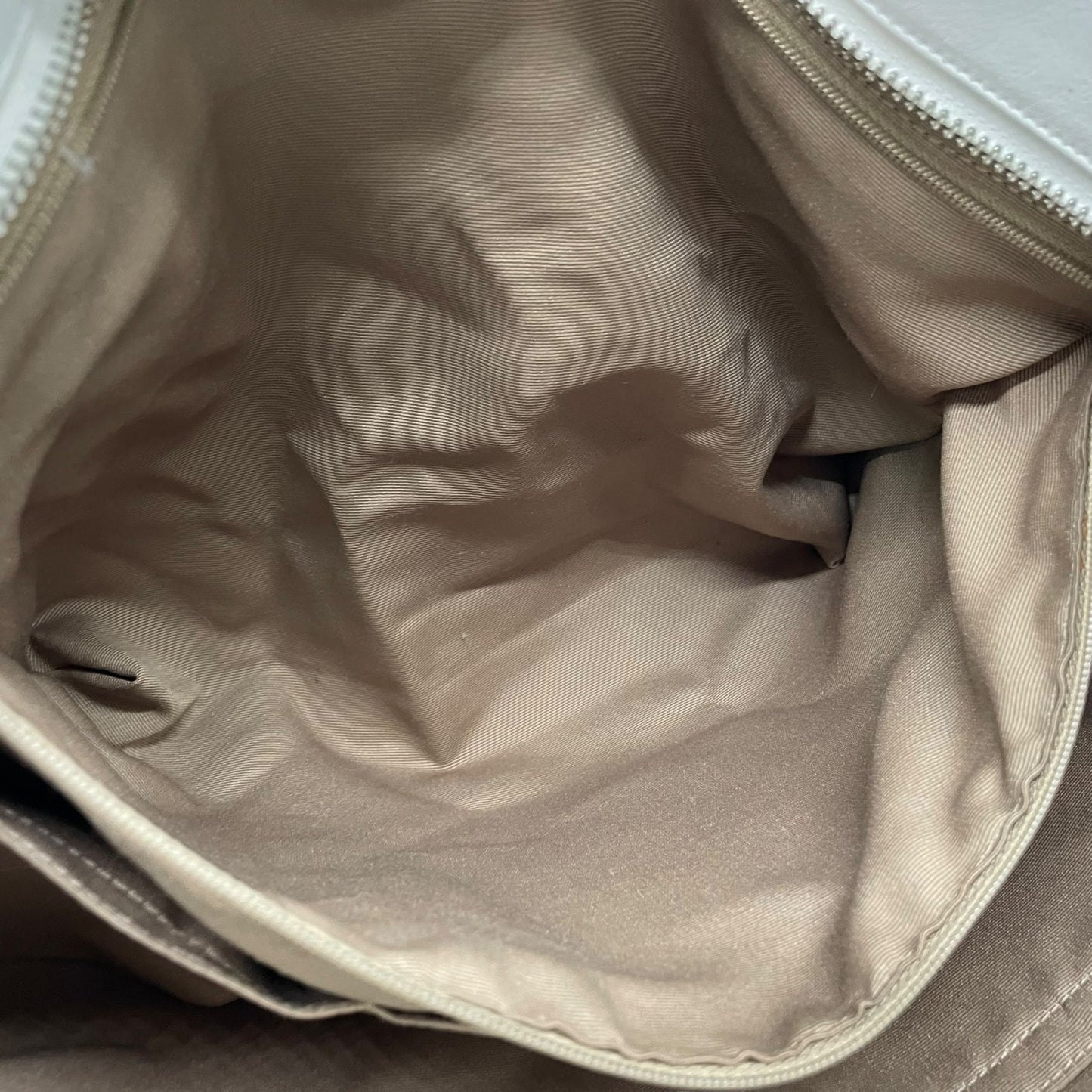 コーチ COACH トートバッグ ホワイト 白 レザー A4収納可 肩掛け可 ロゴチャーム シルバー金具 レディース T1