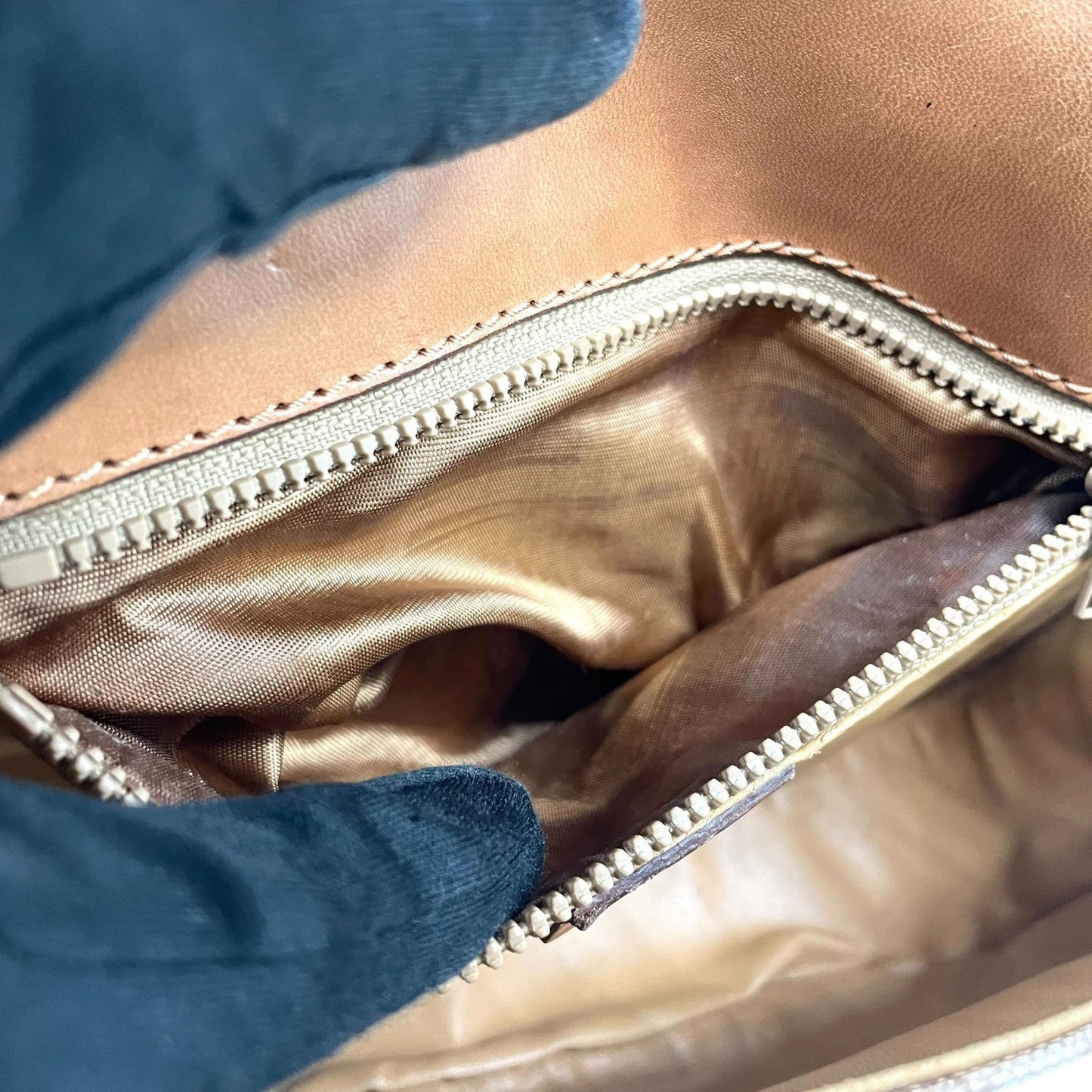 美品 CELINE オールドセリーヌ マカダム柄 トリオンフ ショルダーバッグ PVC レザー ベージュ ブラウン ゴールド金具 斜め掛け可 フラップ開閉 ヴィンテージ レディース K11