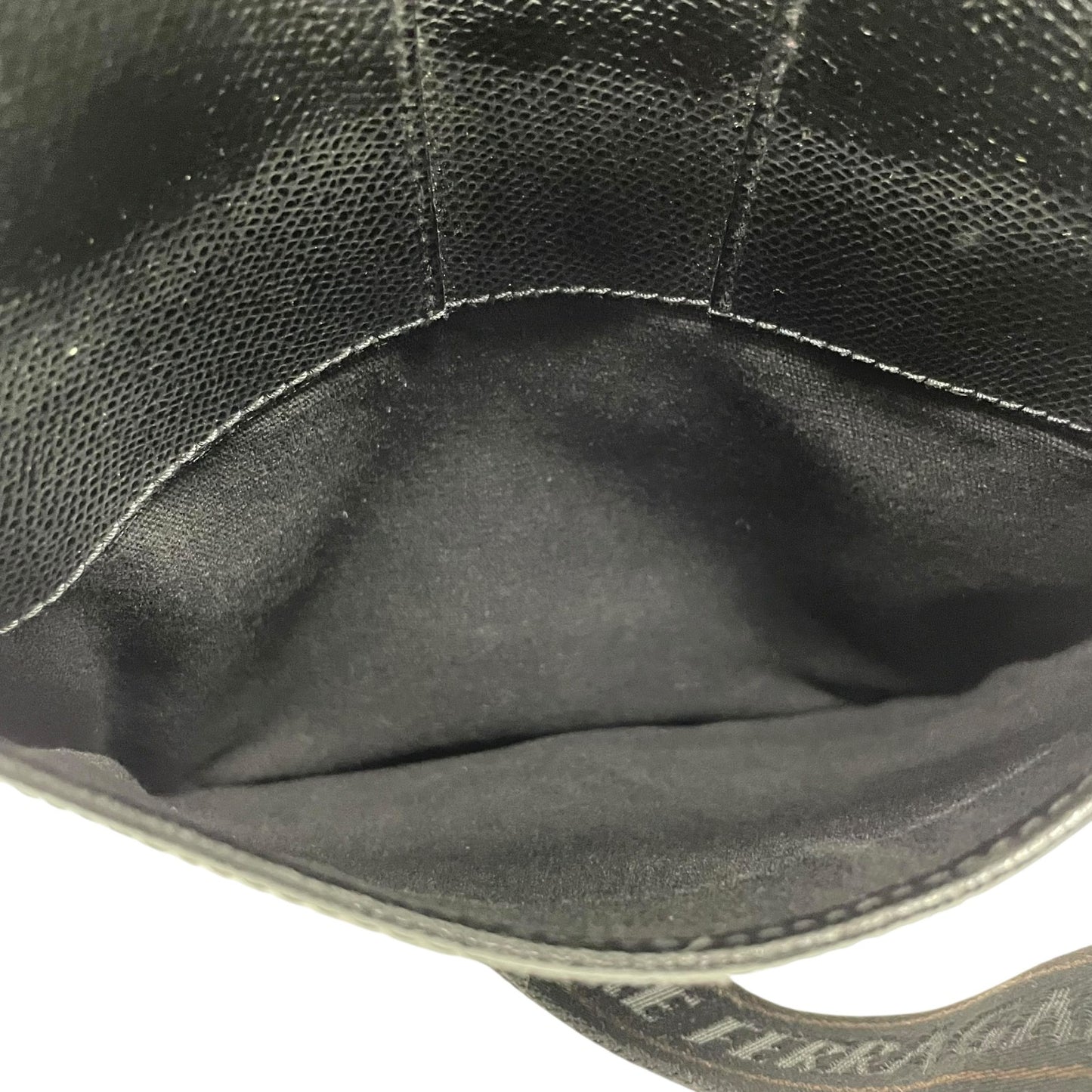 フェラガモ Salvatore Ferragamo ショルダーバッグ サコッシュ 黒 ブラック レザー シルバー金具 ロゴストラップ 斜め掛け可 メンズ K6