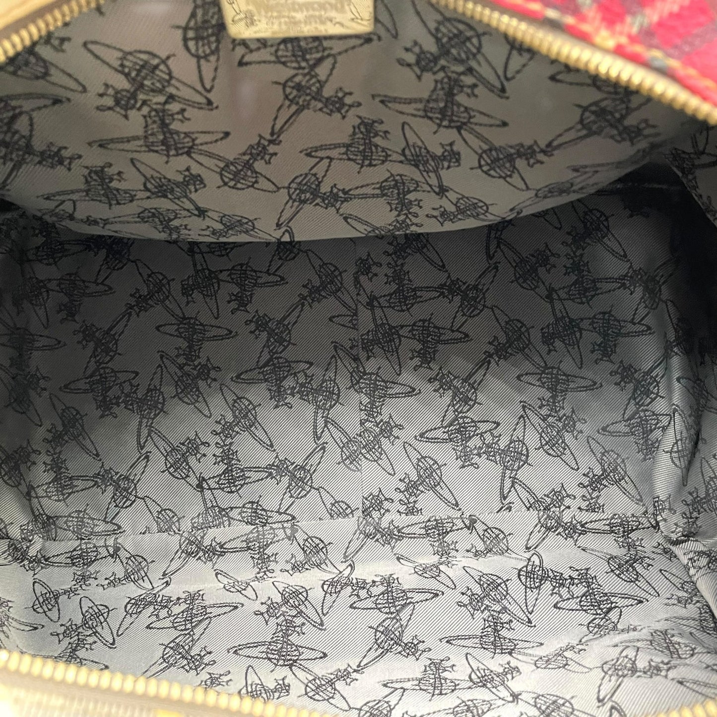 ヴィヴィアンウエストウッド Vivienne Westwood タータンチェック ボストンバッグ ハンドバッグ マルチカラー 赤 レッド 大容量 旅行トラベル C8