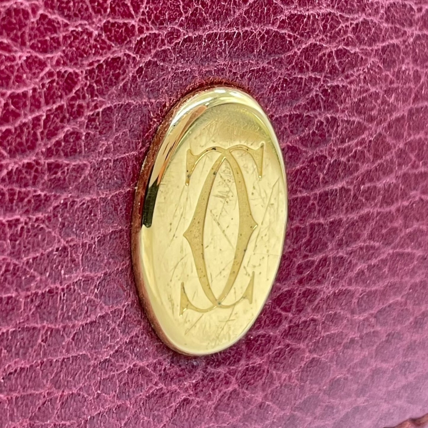 Cartier カルティエ マストライン ショルダーバッグ 赤 ボルドー ワインレッド レザー 本革 ゴールド金具 斜め掛け可 フラップ開閉 2Cモチーフ レディース C6