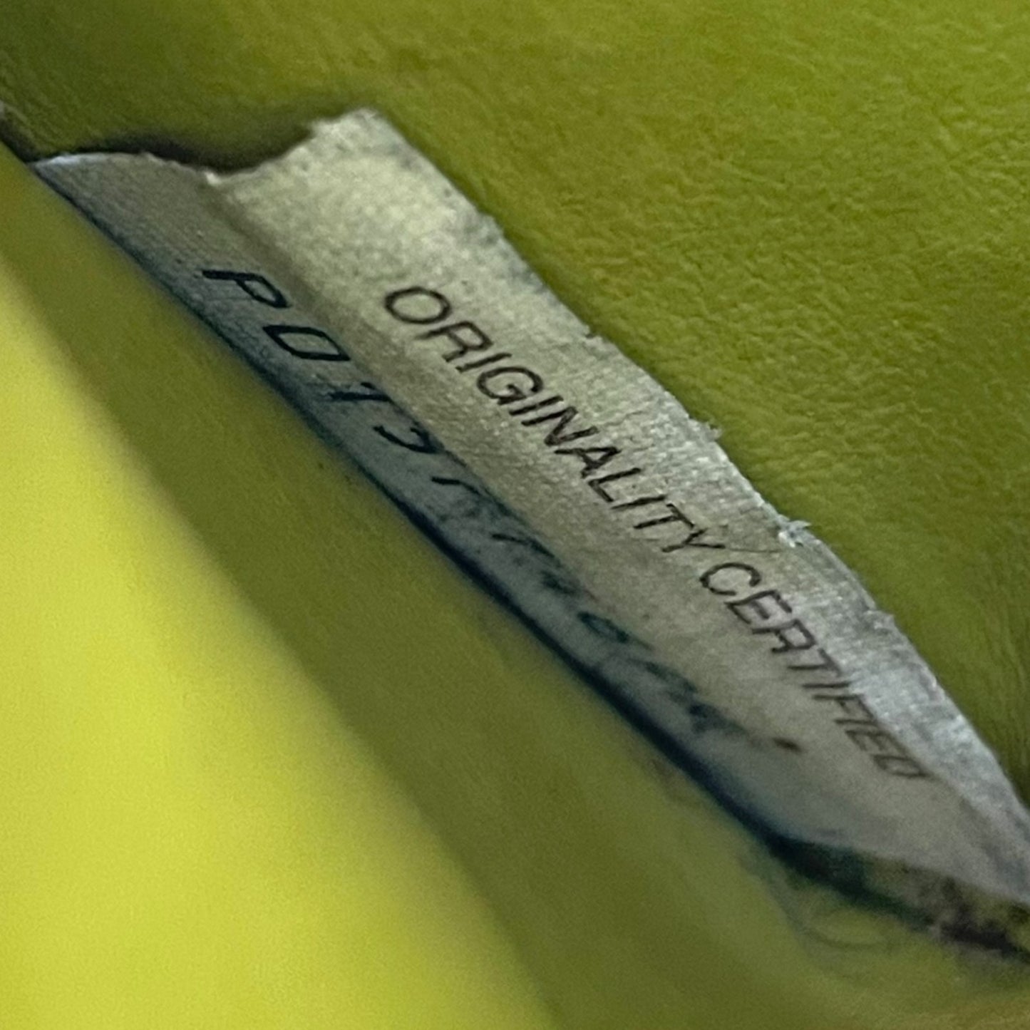 BOTTEGA VENETA ボッテガヴェネタ イントレチャート 二つ折り財布 コンパクトウォレット 緑 キウイグリーン レザー ゴールド金具 レディース M4