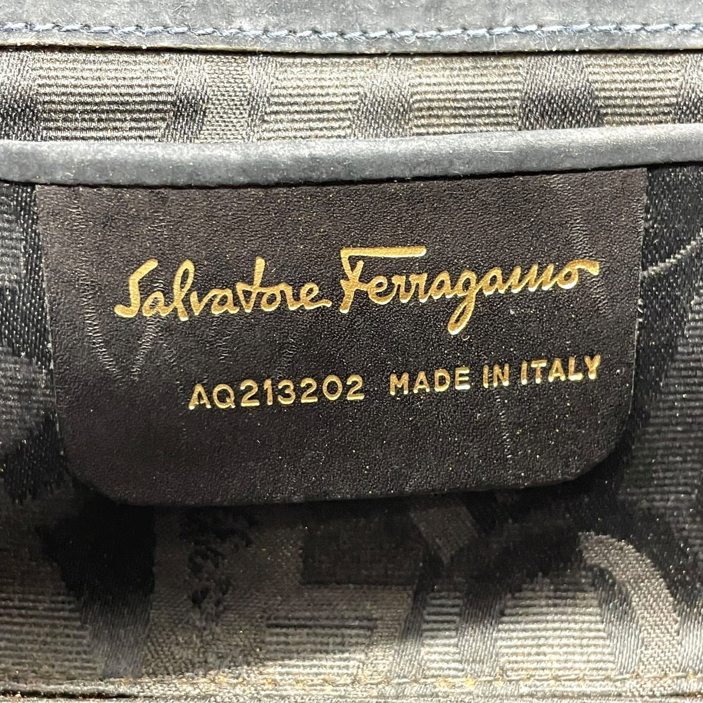 Salvatore Ferragamo フェラガモ ヴァラリボン チェーンショルダー ショルダーバッグ ミニバッグ ネイビー スエード ゴールド金具 レディース K10