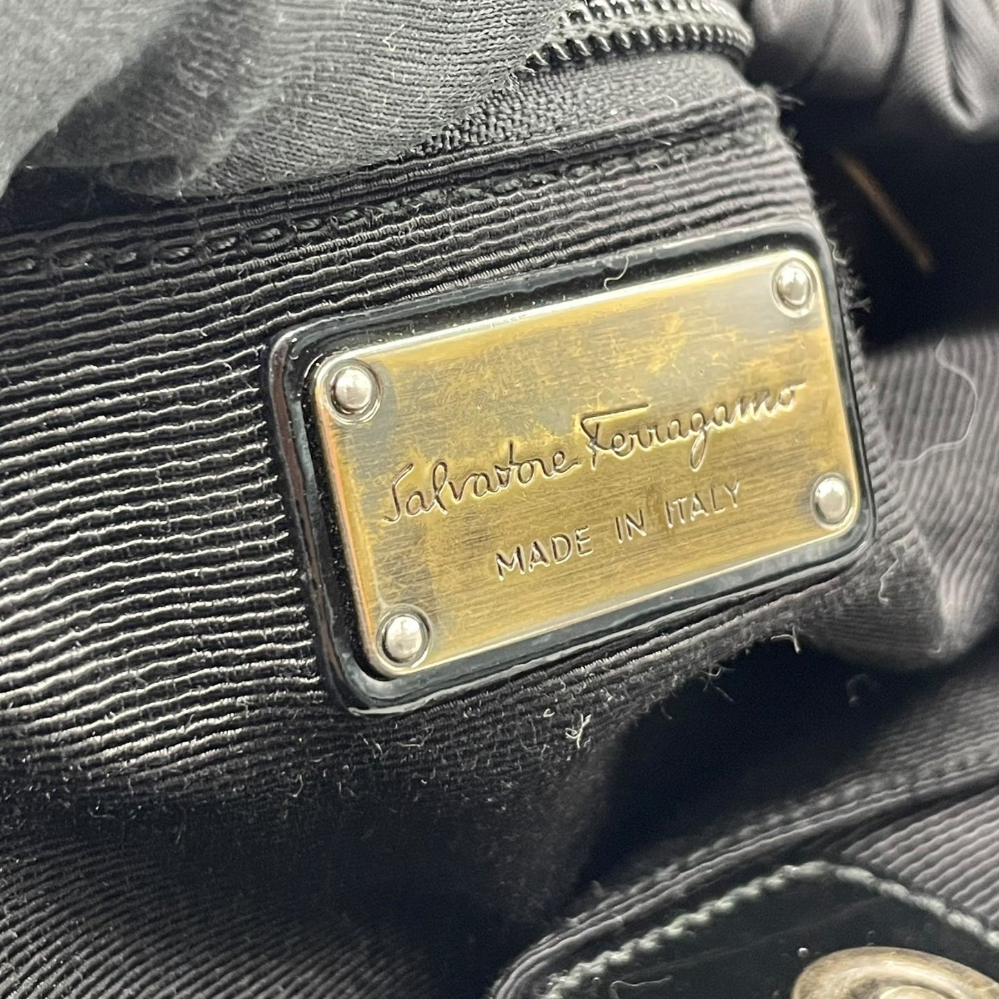 Salvatore Ferragamo サルヴァトーレ フェラガモ ヴァラ リボン トートバッグ ショルダーバッグ ナイロン パテントレザー ブラック 黒 ワンショルダー レディース K9