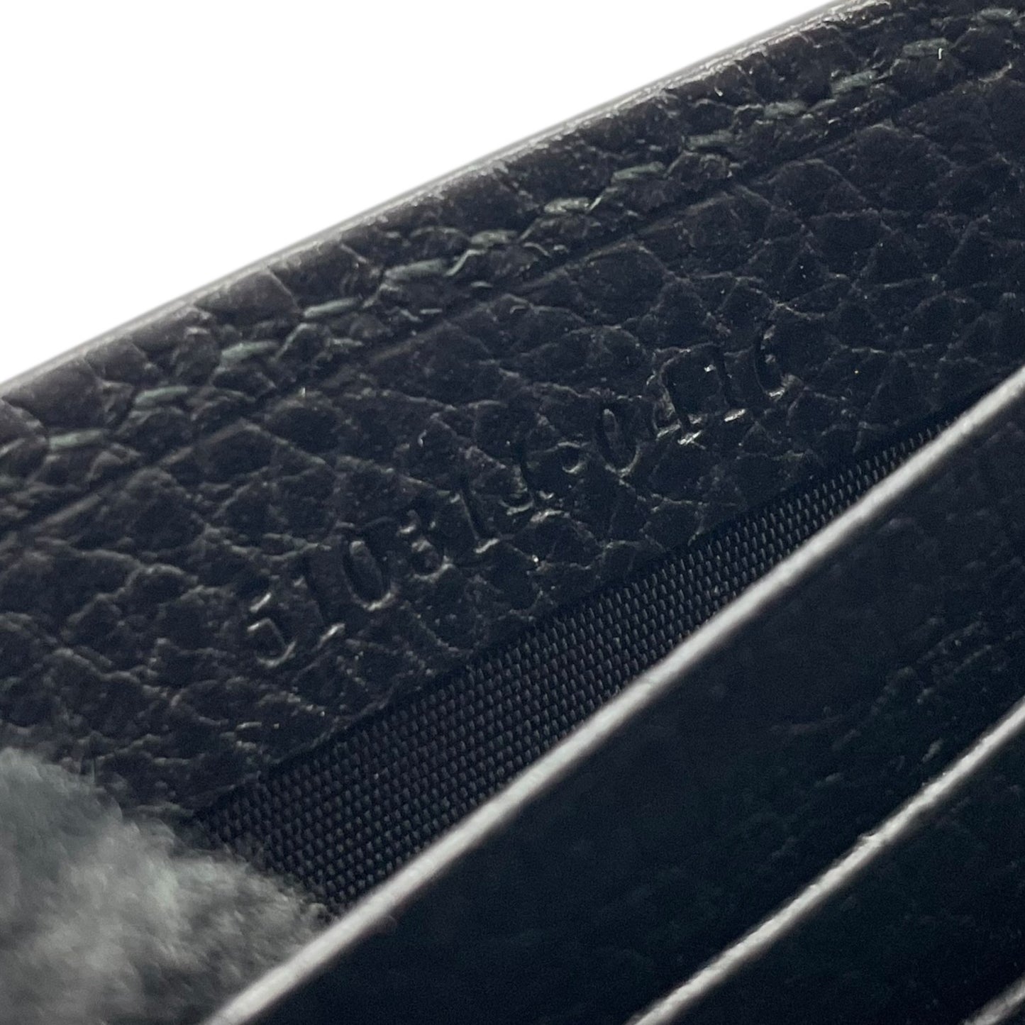 美品 GUCCI グッチ インターロッキングG ウォレットバッグ 510314 チェーンショルダー 長財布 ショルダーバッグ 黒 ブラック レザー ゴールド金具 GG 斜め掛け 箱付き レディース W1