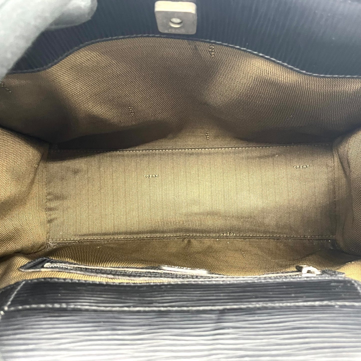 FENDI フェンディ トートバッグ ショルダーバッグ ワンショルダー 黒 ブラック エピレザー ロゴ型押し シルバー金具 FFロゴ 大容量 ヴィンテージ オールド C