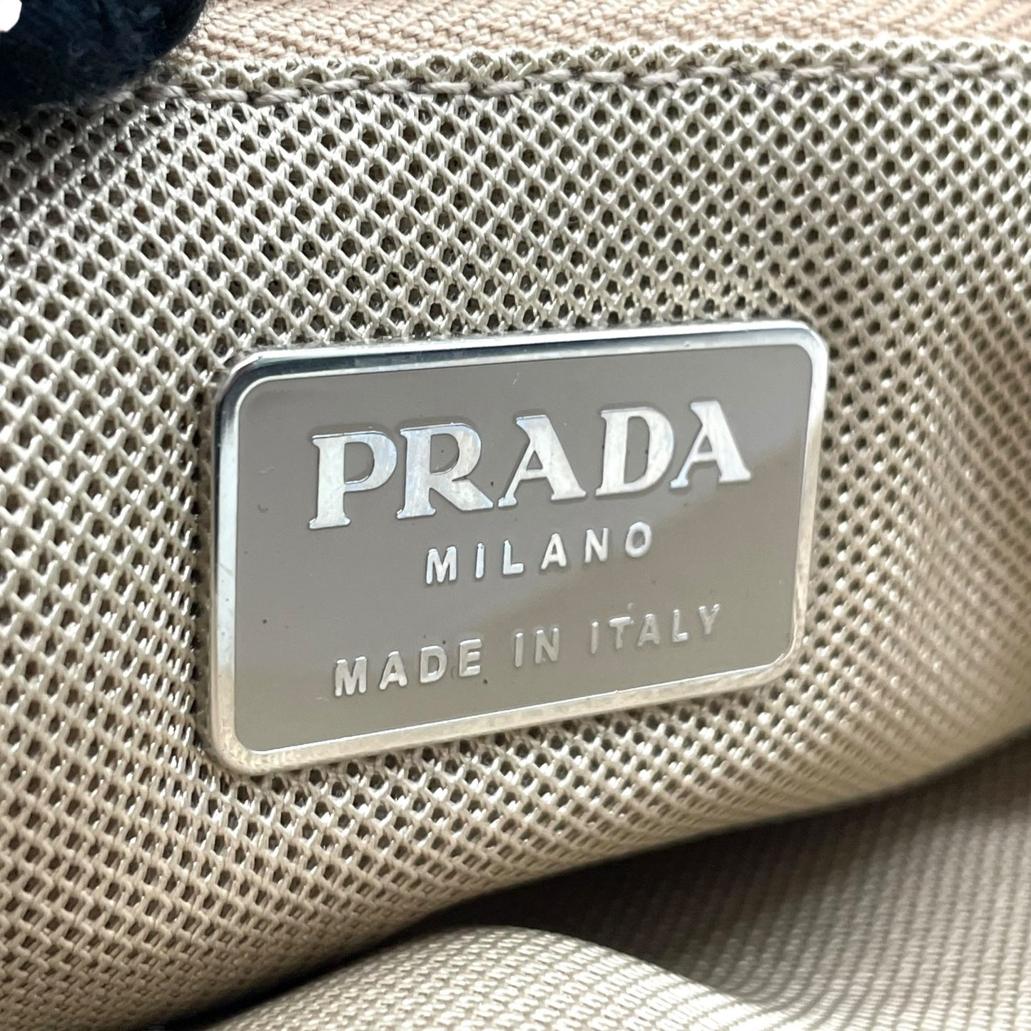 美品 PRADA プラダ ハンドバッグ ポーチ付き B10397 ベージュ レザー シルバー金具 ロゴ型押し 手提げ レディース ギャランティカード付き B4 00s archive
