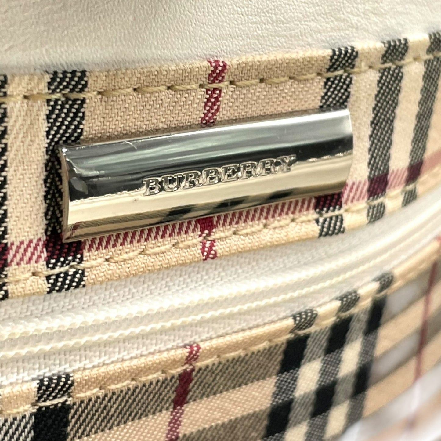 BURBERRY バーバリー ハンドバッグ 白 ホワイト 黒 ブラック レザー シルバー金具 ロゴ 横長 Y2K ノバチェック レディース C2