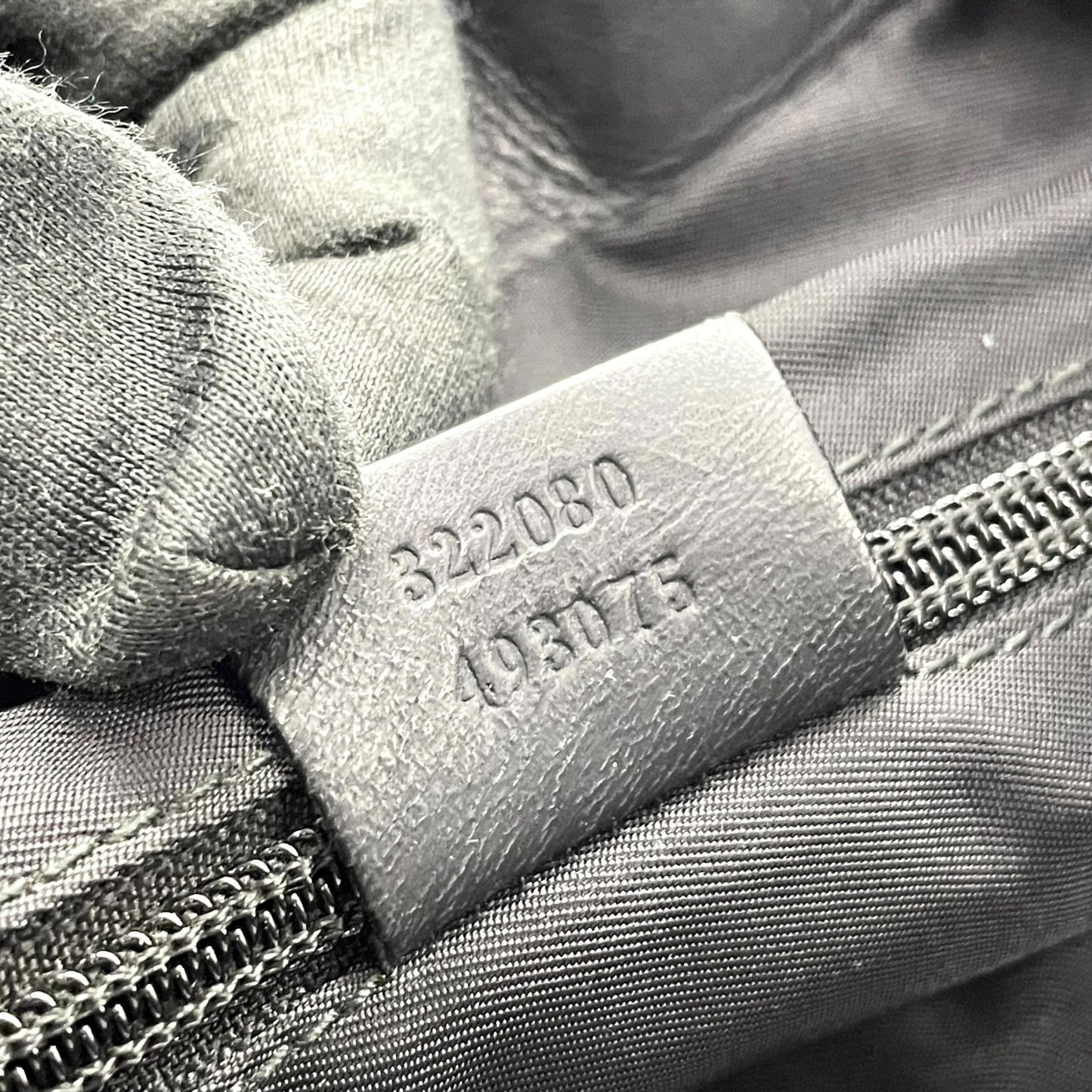 美品 GUCCI グッチ グッチシマ シェリー ロゴ型押し ショルダーバッグ メッセンジャーバッグ レザー 黒 ブラック シルバー金具 322080 斜め掛け可 メンズ レディース E