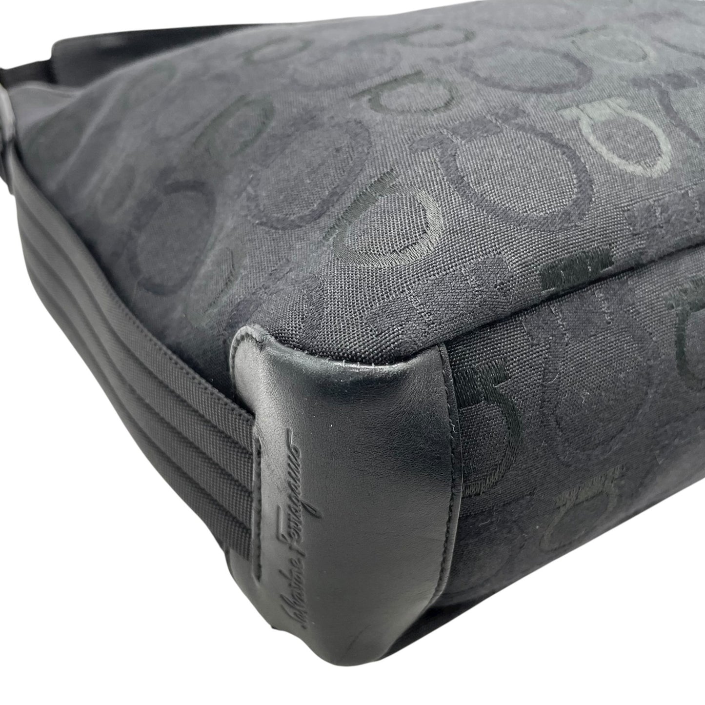 サルヴァトーレ フェラガモ Salvatore Ferragamo ガンチーニ ショルダーバッグ トートバッグ キャンバス 黒 ブラック シルバー金具 ロゴ ワンショルダー C3