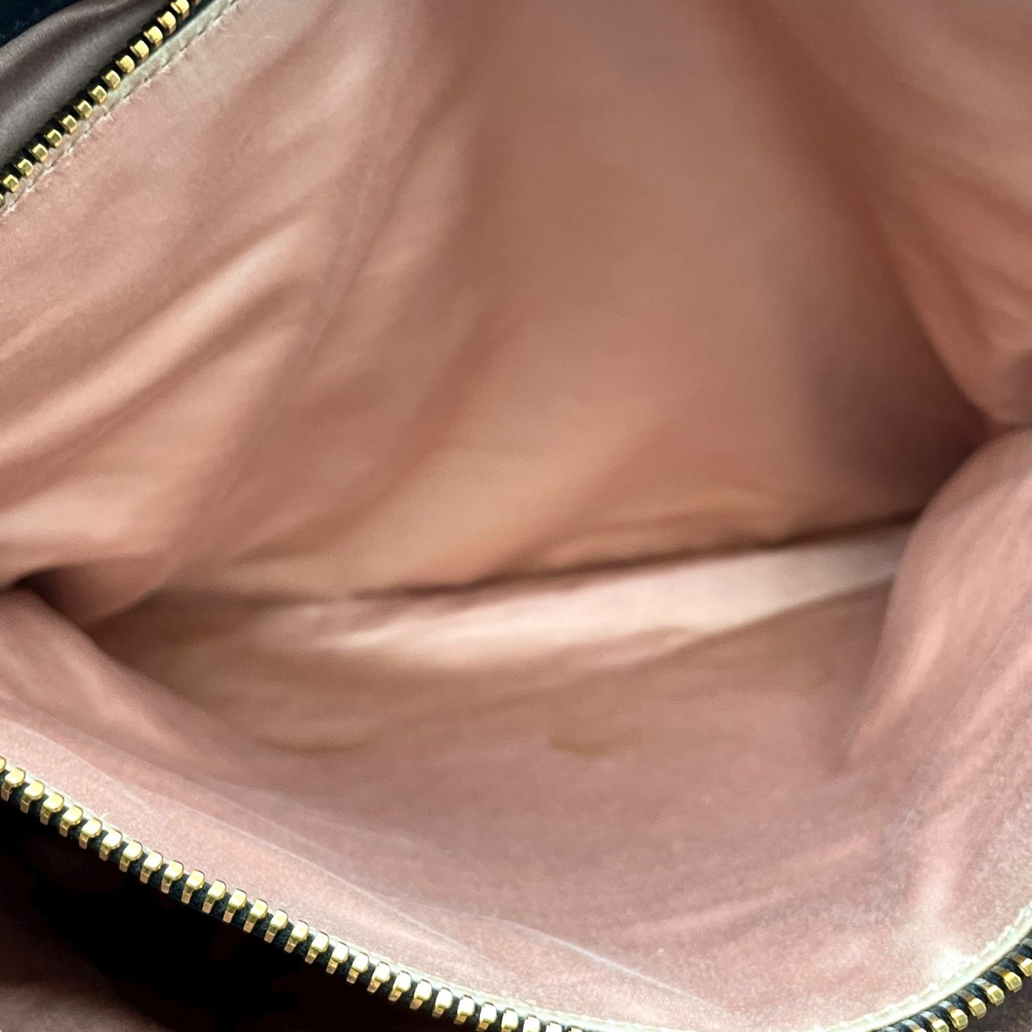 美品 ミュウミュウ MIU MIU レザー トートバッグ 2WAY ショルダー A4対応 黒 ブラック 金金具 ゴールド金具 D