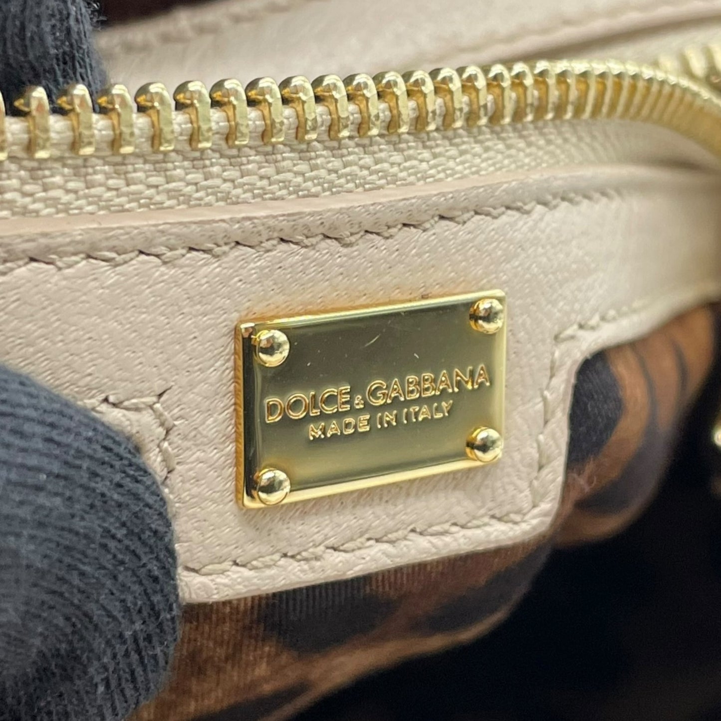 ドルチェ＆ガッバーナ Dolce&Gabbana ハンドバッグ SICILY シシリー ピンクベージュ レザー 肩掛け可 ゴールド金具 メダルタグ D&G ドルガバ ギャランティカード付き レディース D