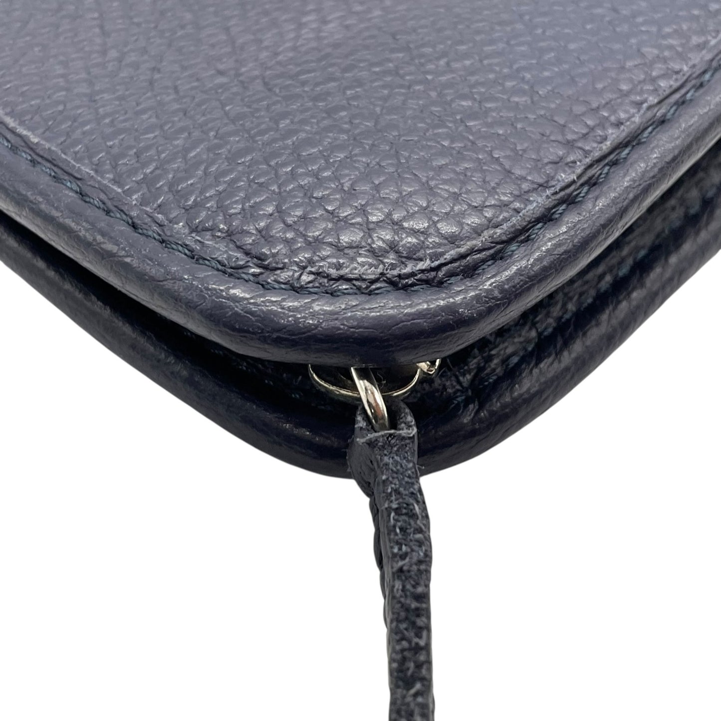 美品 トラモンターノ TRAMONTANO クラッチバッグ セカンドバッグ 紺 ネイビー レザー シボ革 シルバー金具 ストラップ付 メンズ S21