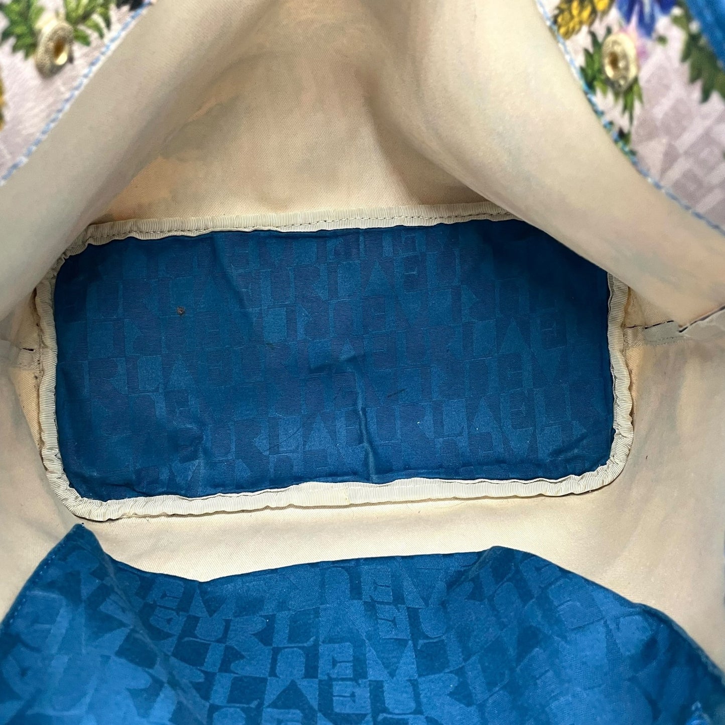 FURLA フルラ トートバッグ PVC レザー マルチカラー ゴールド金具 花柄 ボタニカル 総柄 肩掛け可 ロゴ レディース U13