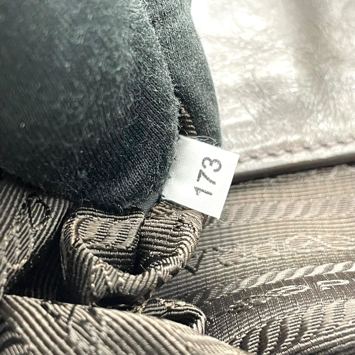 プラダ PRADA トートバッグ ショルダーバッグ 肩掛け 灰色 グレー レザー 金金具 ゴールド金具 2WAY K3