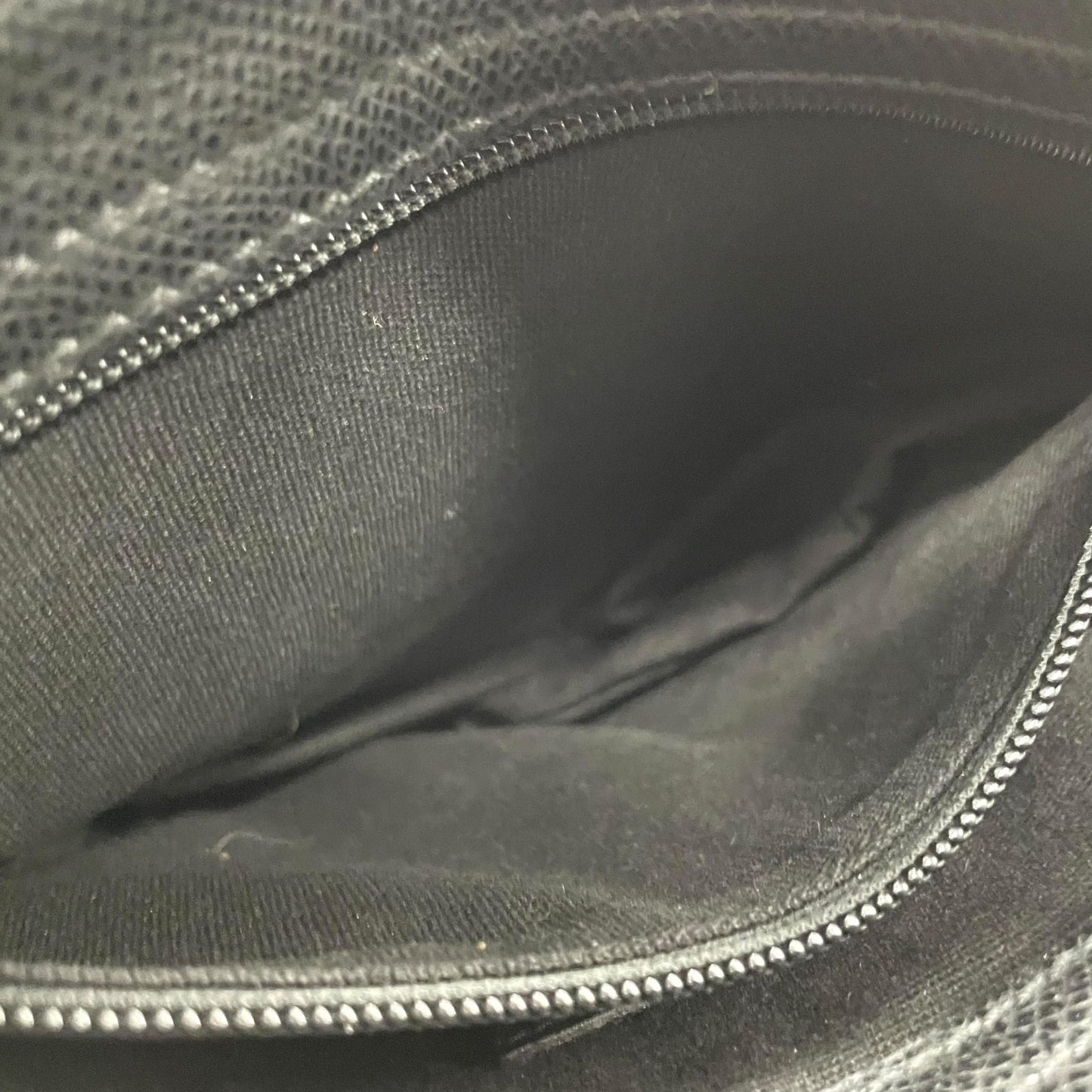 フェラガモ Salvatore Ferragamo ショルダーバッグ サコッシュ 黒 ブラック レザー シルバー金具 ロゴストラップ 斜め掛け可 メンズ K6