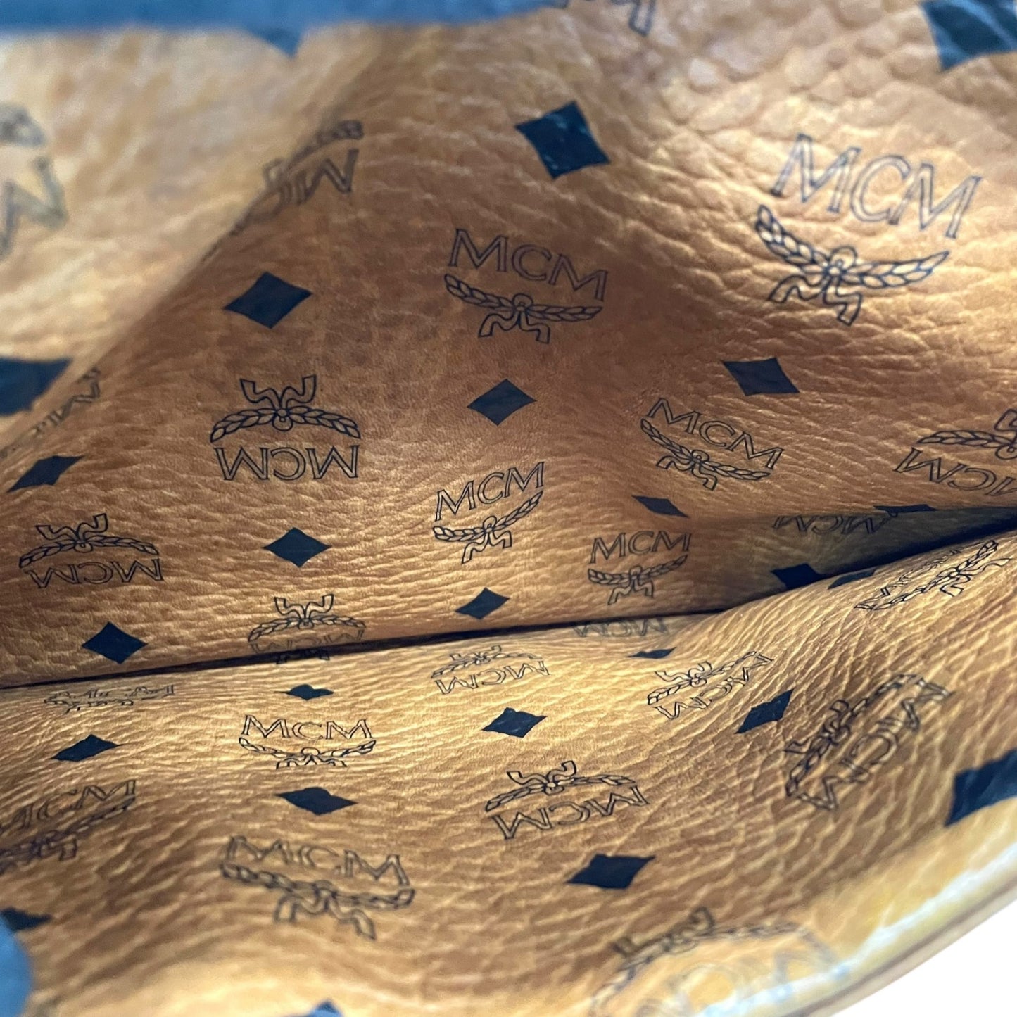 エムシーエム MCM ヴィセトス 2WAY ハンドバッグ ミニボストンバッグ ショルダーバッグ 茶 ブラウン コニャック レザー ゴールド金具 斜め掛け可 レディース D