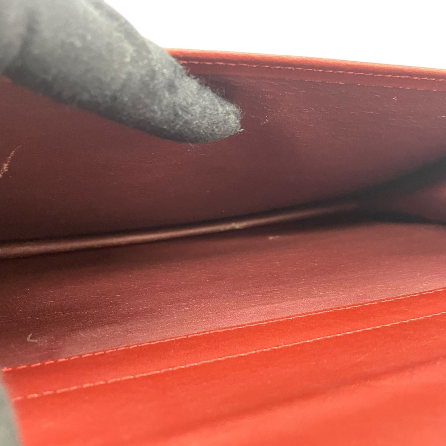 美品 Cartier カルティエ マストライン ショルダーバッグ レザー 赤 ボルドー ワインレッド フラップ開閉 ゴールド金具 肩掛け可 レディース 2Cモチーフ B5