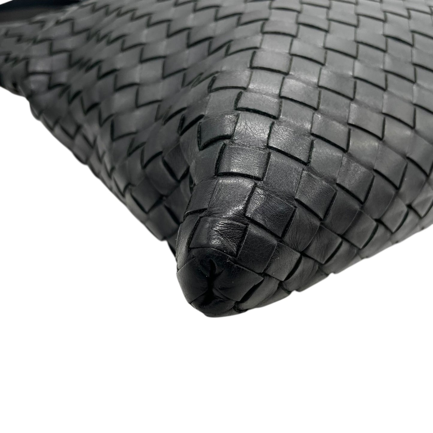 美品 BOTTEGA VENETA ボッテガヴェネタ イントレチャート ショルダーバッグ 276356 レザー 本革 ブラック 黒 ブラック金具 斜め掛け可 サコッシュ メンズ レディース K3