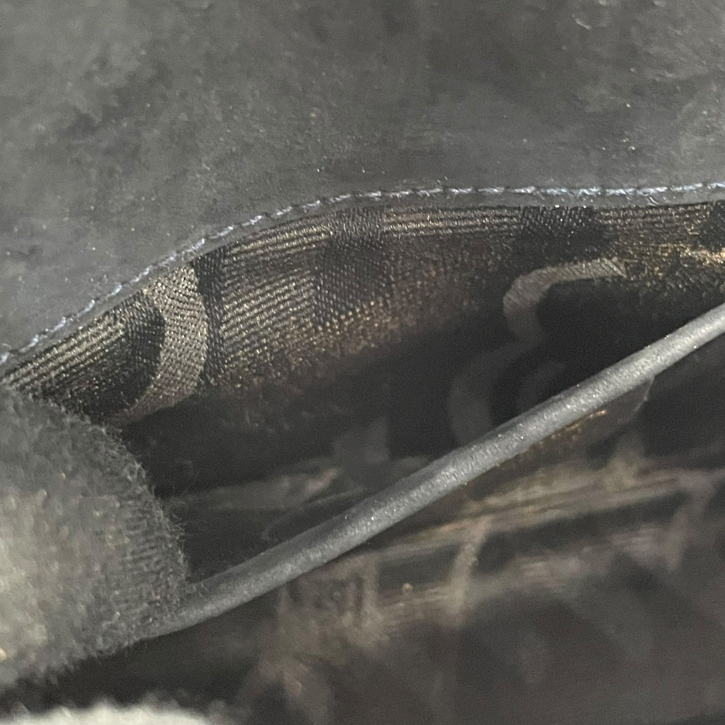 Salvatore Ferragamo フェラガモ ヴァラリボン チェーンショルダー ショルダーバッグ ミニバッグ ネイビー スエード ゴールド金具 レディース K10