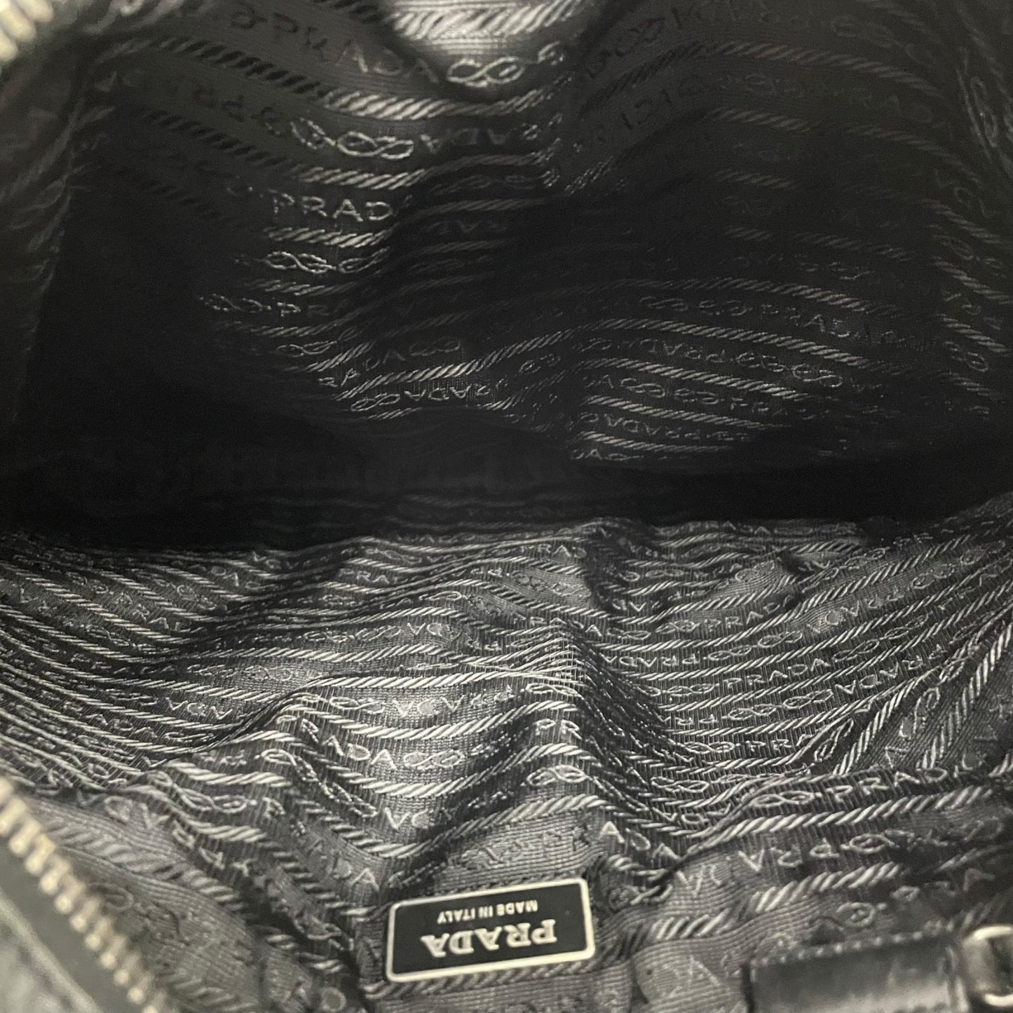 PRADA プラダ ショルダーバッグ ナイロン レザー 黒 ブラック NERO 三角プレートロゴ トライアングルロゴ シルバー金具 斜め掛け可 メンズ レディース K13