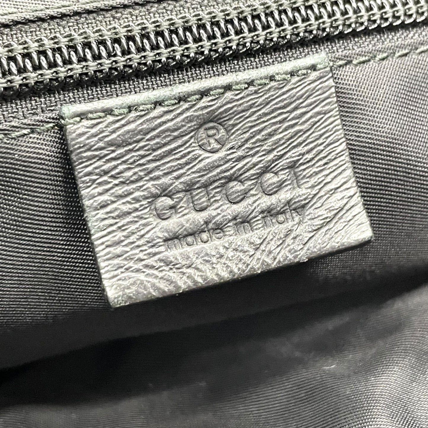 美品 GUCCI グッチ グッチシマ シェリー ロゴ型押し ショルダーバッグ メッセンジャーバッグ レザー 黒 ブラック シルバー金具 322080 斜め掛け可 メンズ レディース E