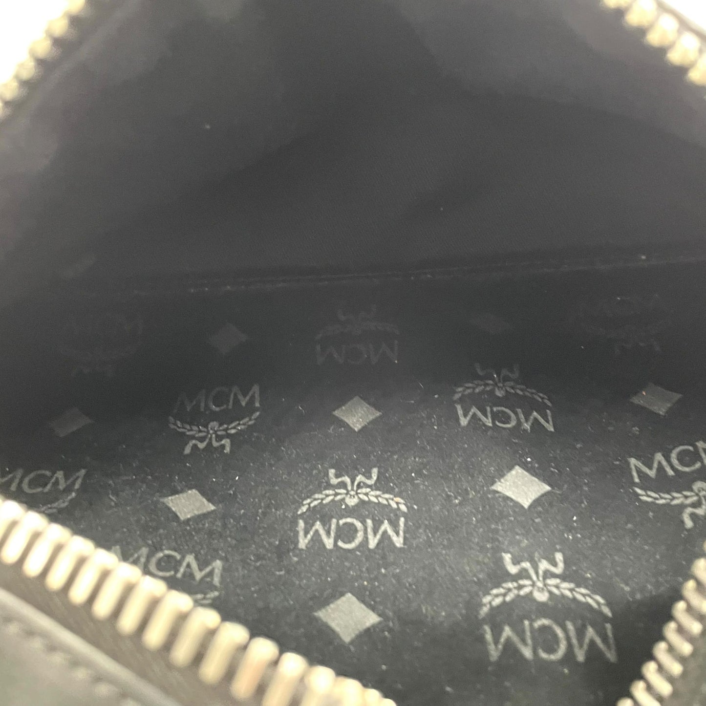 極美品 MCM エムシーエム バックパック リュック モノグラム ヴィセトス エンブレム刺繍 スタッズ付き レザー×ベルベット ブラック 黒 A