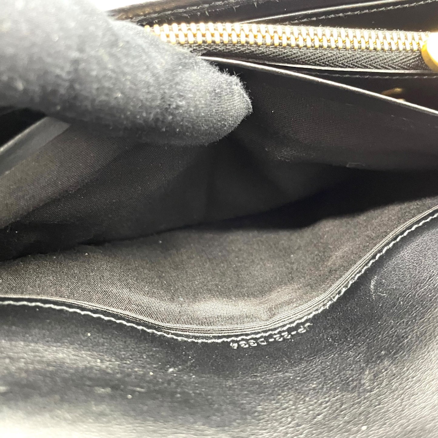 Salvatore Ferragamo フェラガモ 長財布 ガンチーニ ダブルガンチーニ エンボス ターンロック 黒 ブラック レザー 本革 ゴールド金具 ロングウォレット レディース W5