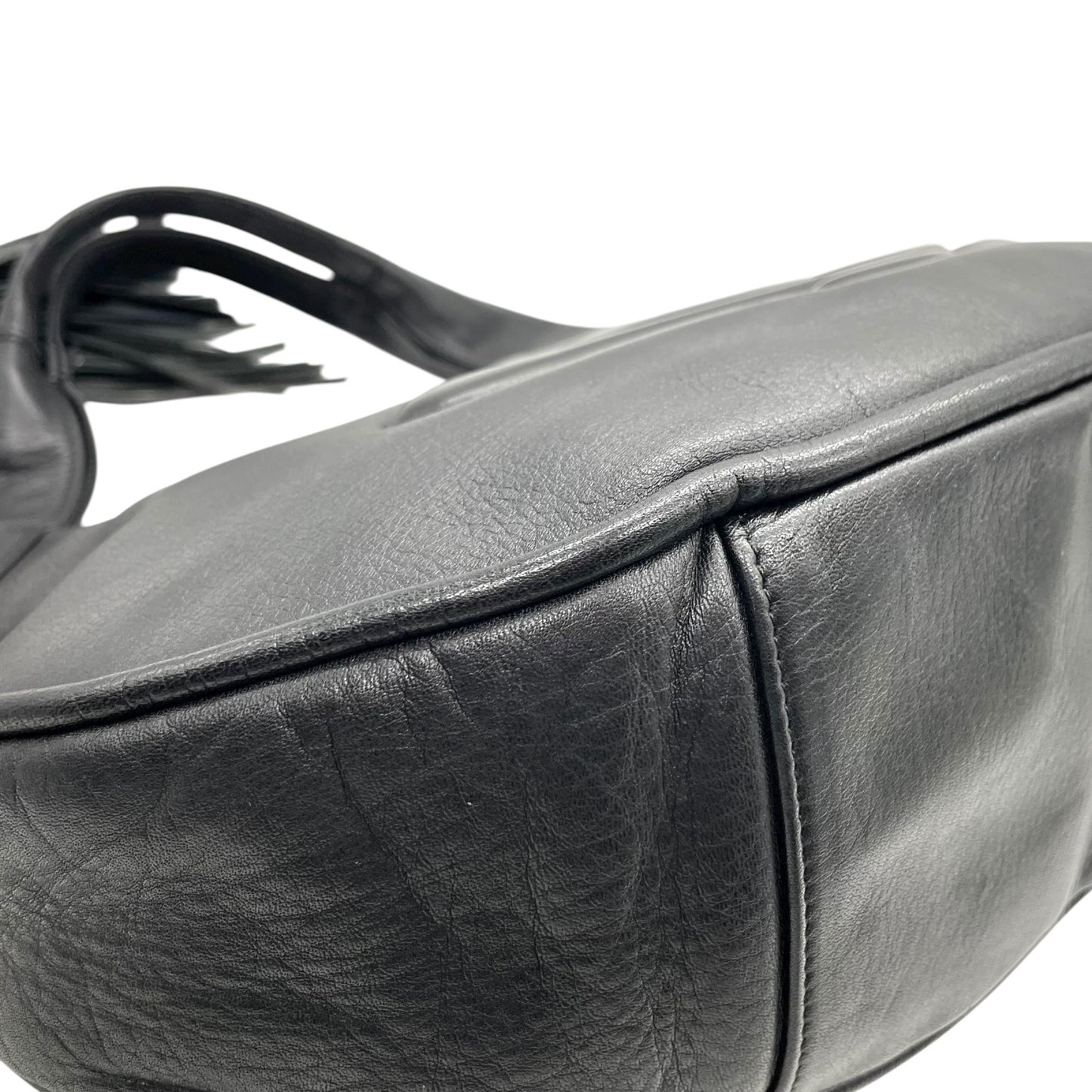 未使用級 ヴィヴィアンウエストウッド Vivienne Westwood オーブ ロゴ ハンドバッグ ワンショルダー ホーボーバッグ タッセル付き フリンジ 黒 ブラック レザー ゴールド金具 C8