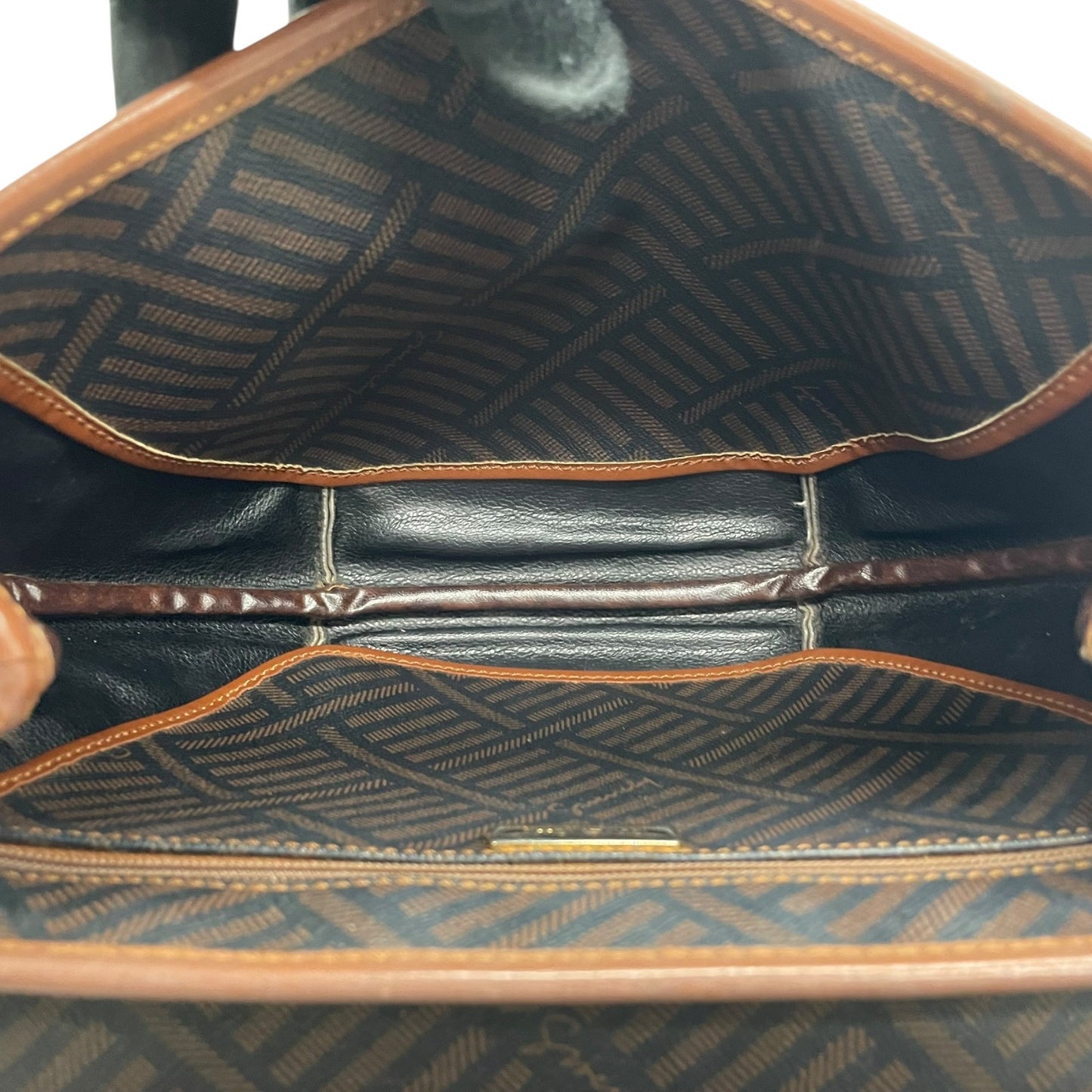 ジバンシィ GIVENCHY ジバンシー ショルダーバッグ モノグラム柄 フラップ ブラウン 茶色 ブラック 黒 ロゴプレート ヴィンテージ A3