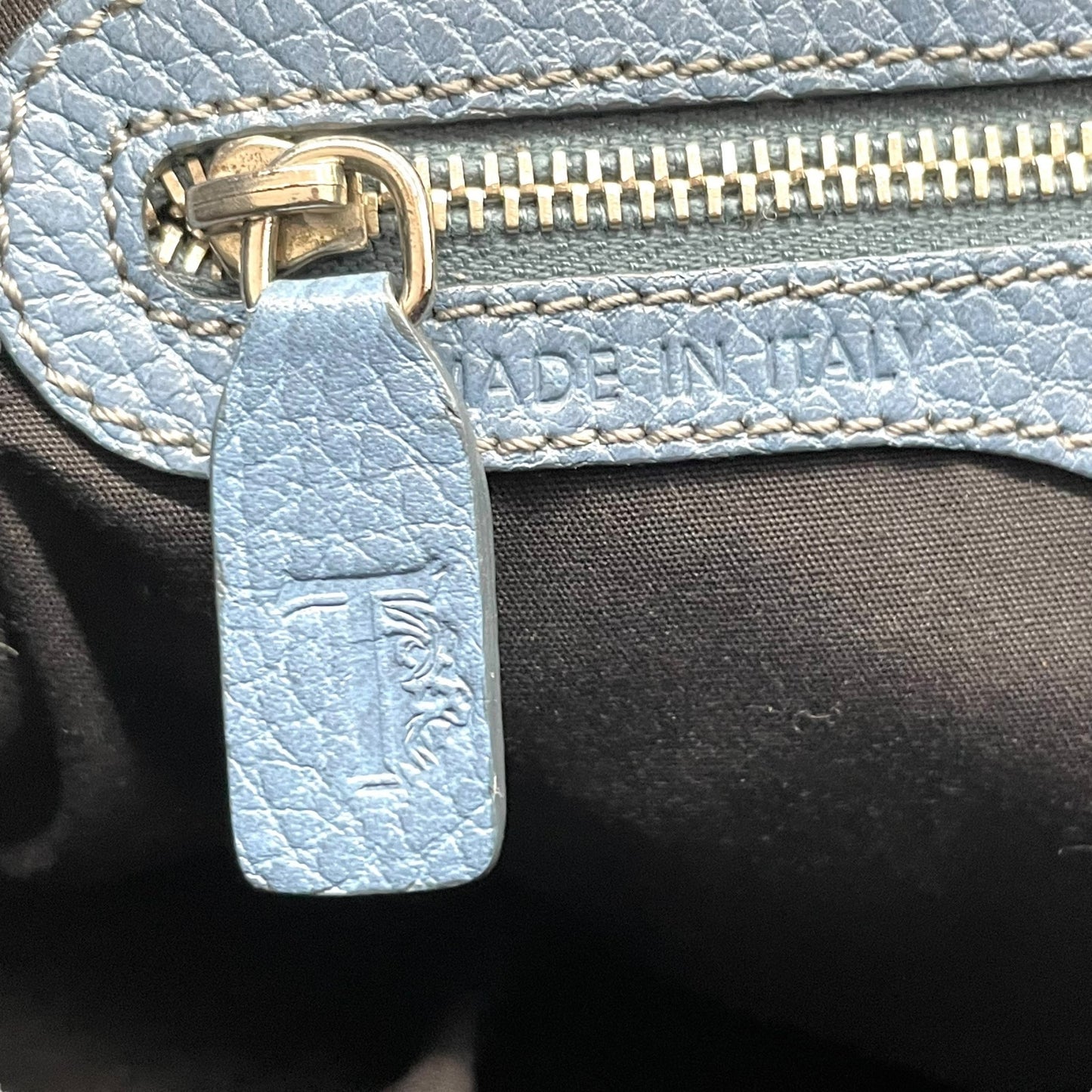 トッズ TOD’S ドーム型 ハンドバッグ ロングハンドル 肩掛け レザー ライトブルー 水色 シルバー金具 トライアングルフォルム A5