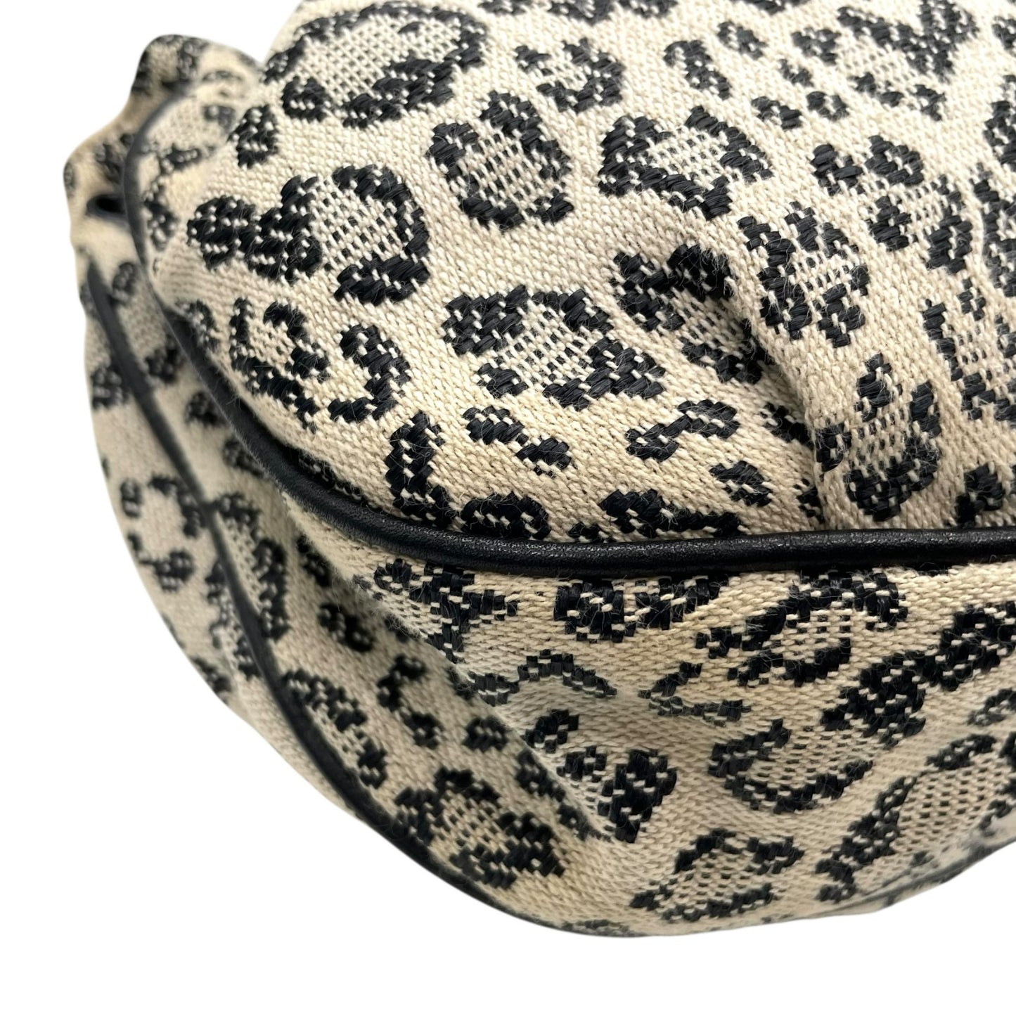 SEE BY CHLOE シーバイクロエ ショルダーバッグ 白 アイボリー 黒 ブラック レオパード ヒョウ柄 キャンバス レザー ゴールド金具 タッセル 斜め掛け可 レディース E5